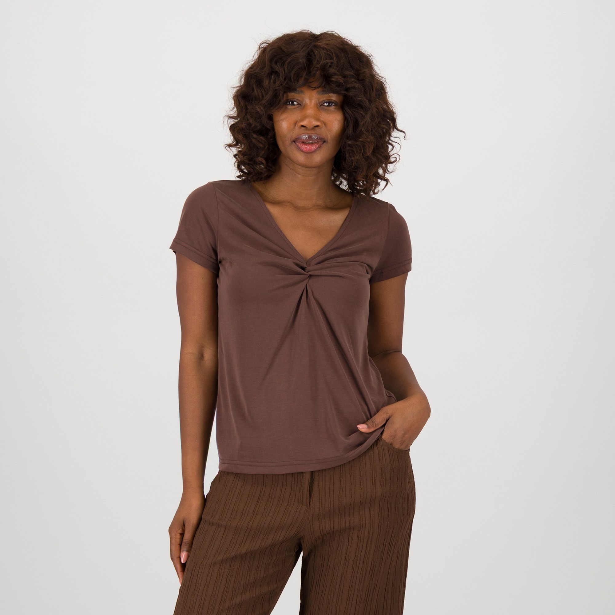 Officina della Moda
T-shirt a maniche
corte con scollo a V