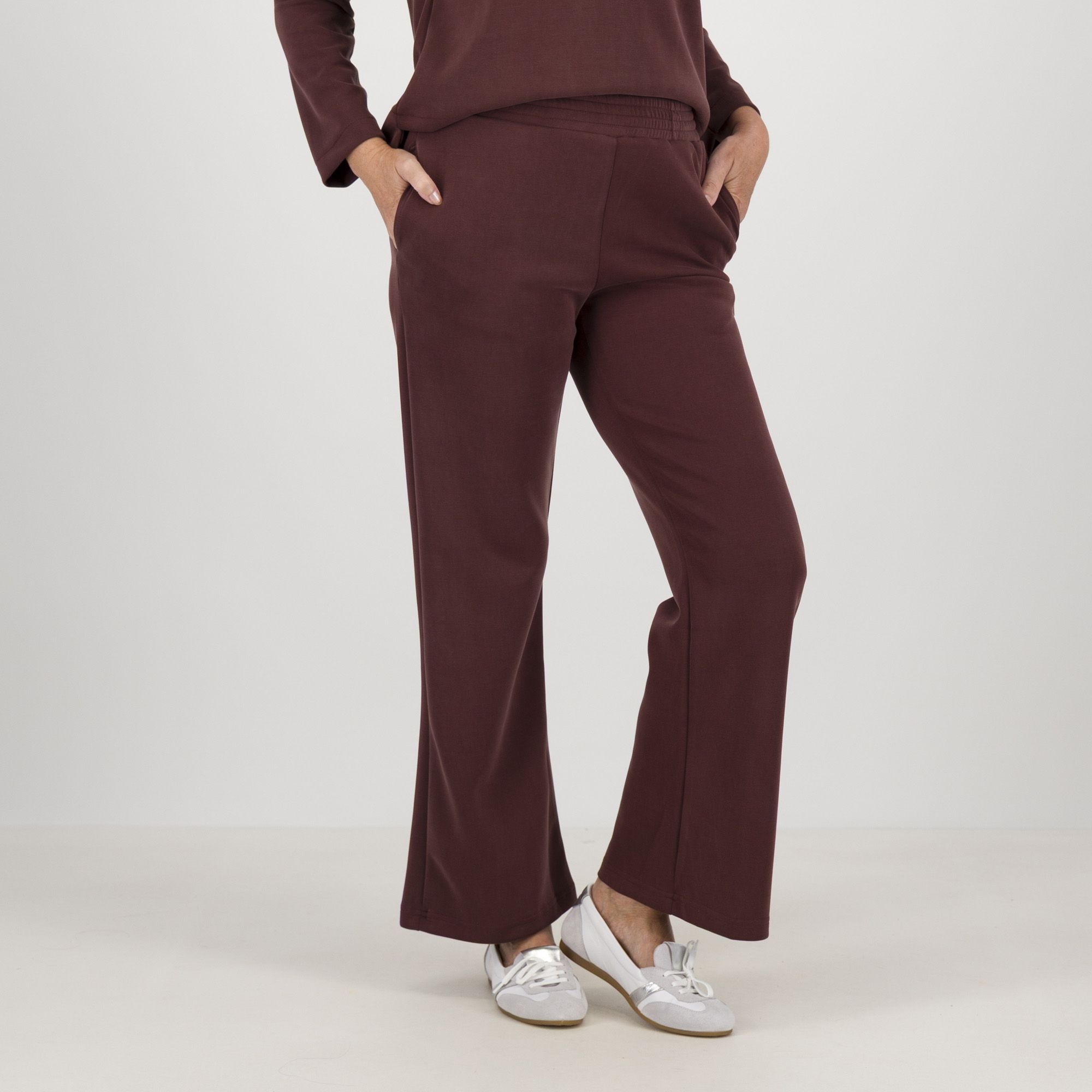 M’ama
Pantaloni in tessuto
tecnico mano pesca
con elastico