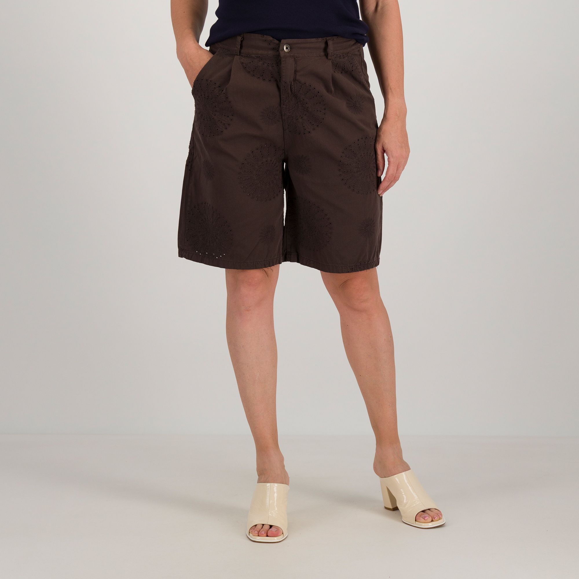 Enjoy
Pantaloncini
in cotone con
elastico dietro