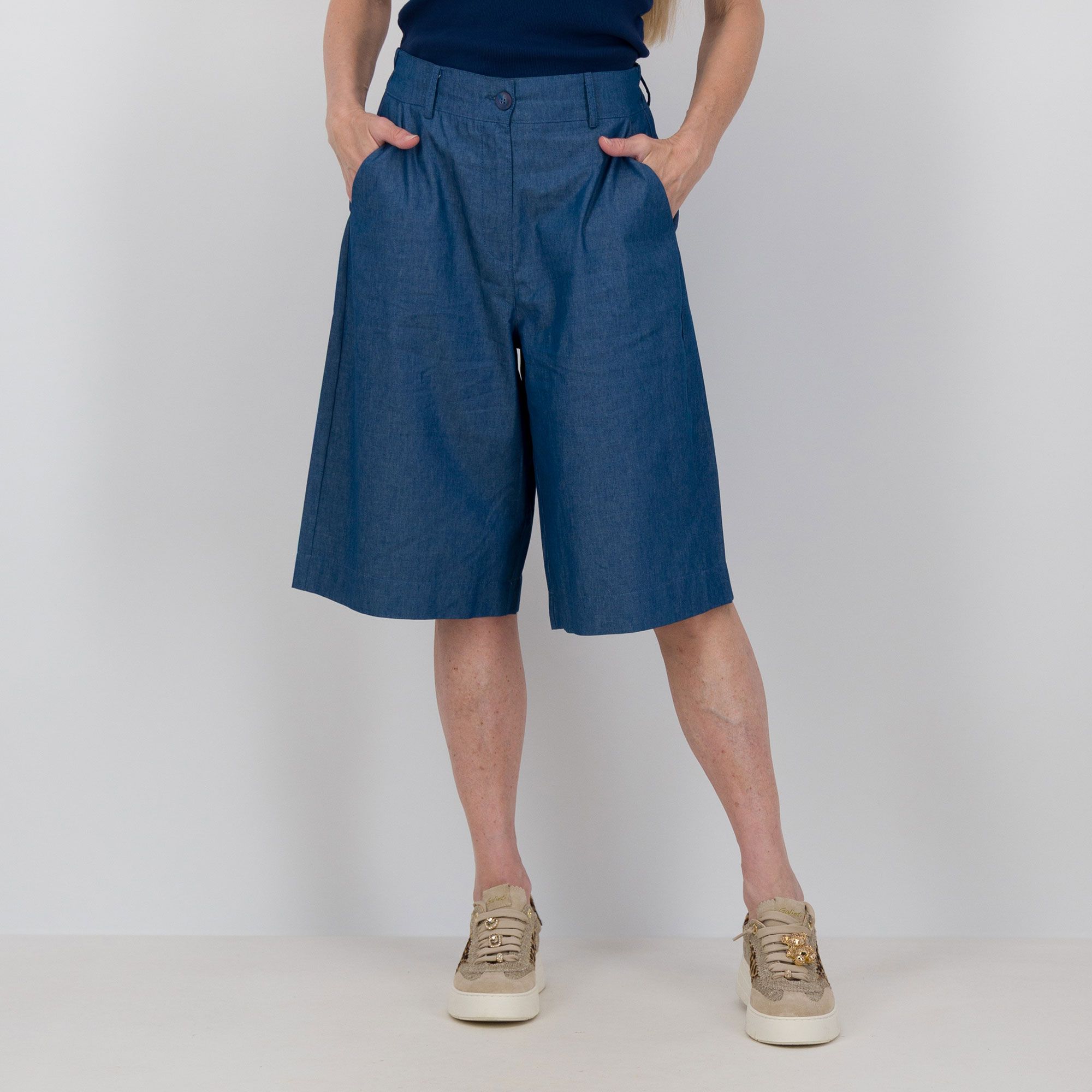 Lucrezia Sciortino
Bermuda in chambray
con elastico