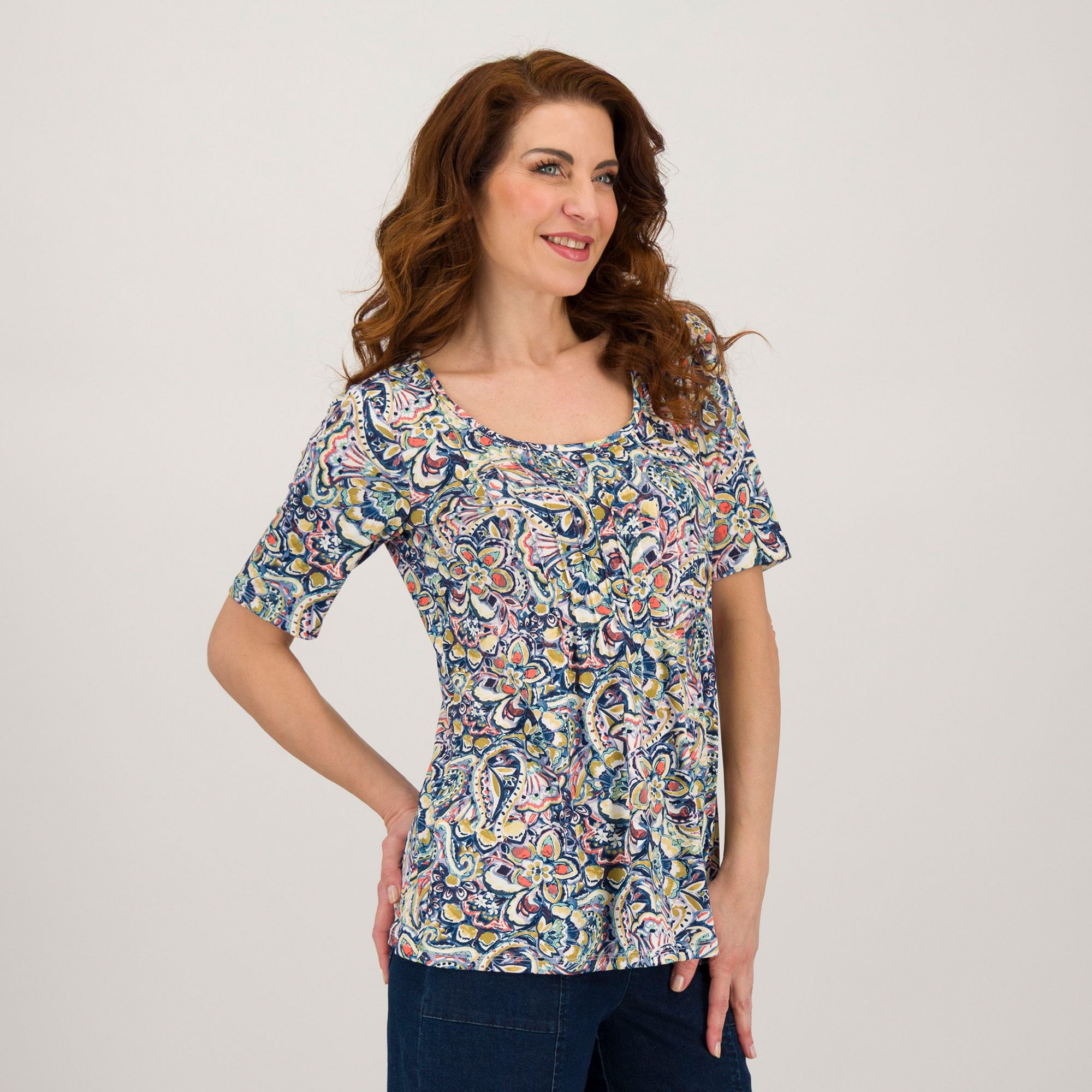 Nina Leonard
Maglia in jersey
stretch con
scollo tondo