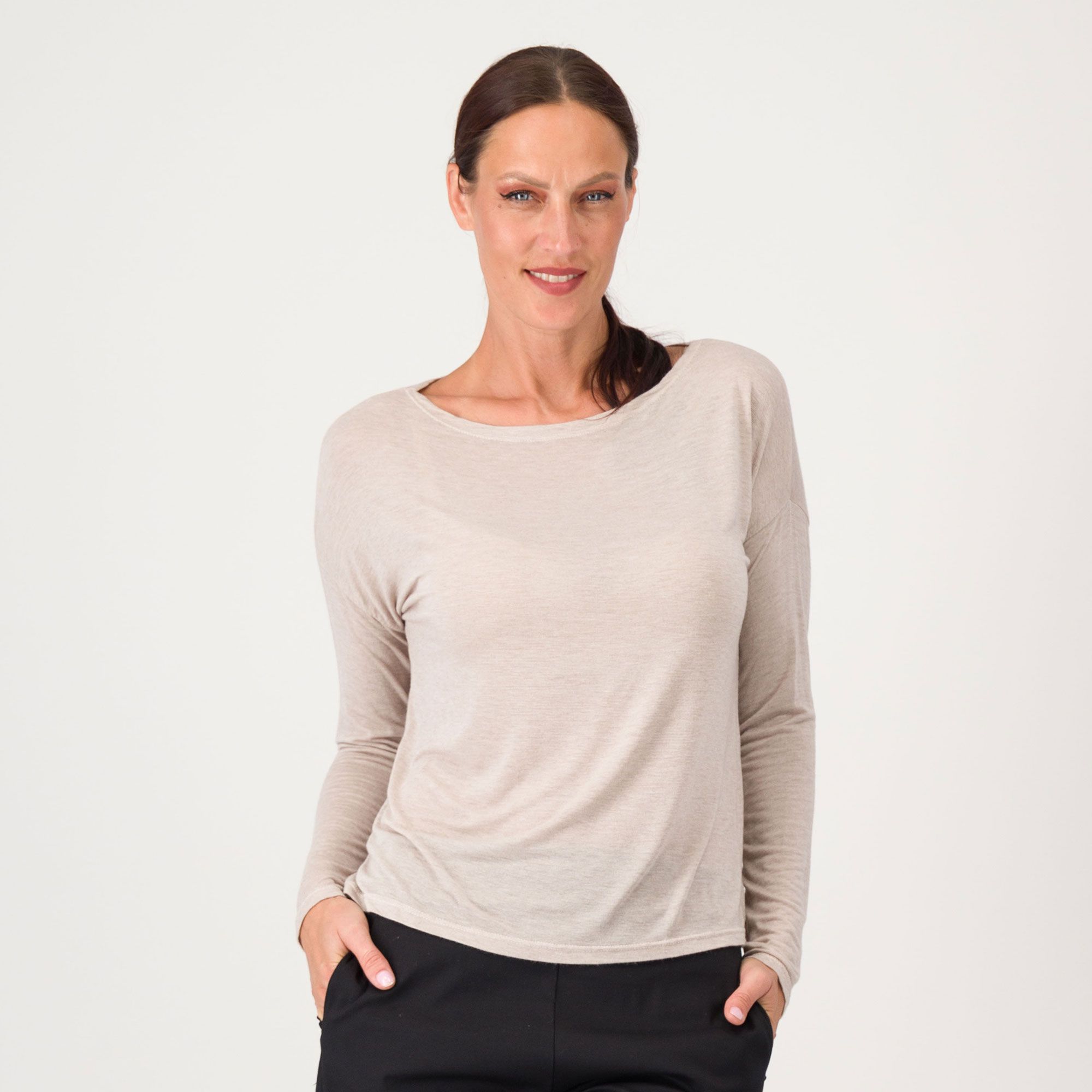 LUCREZIA SCIORTINO
Maglia aderente
con cashmere
