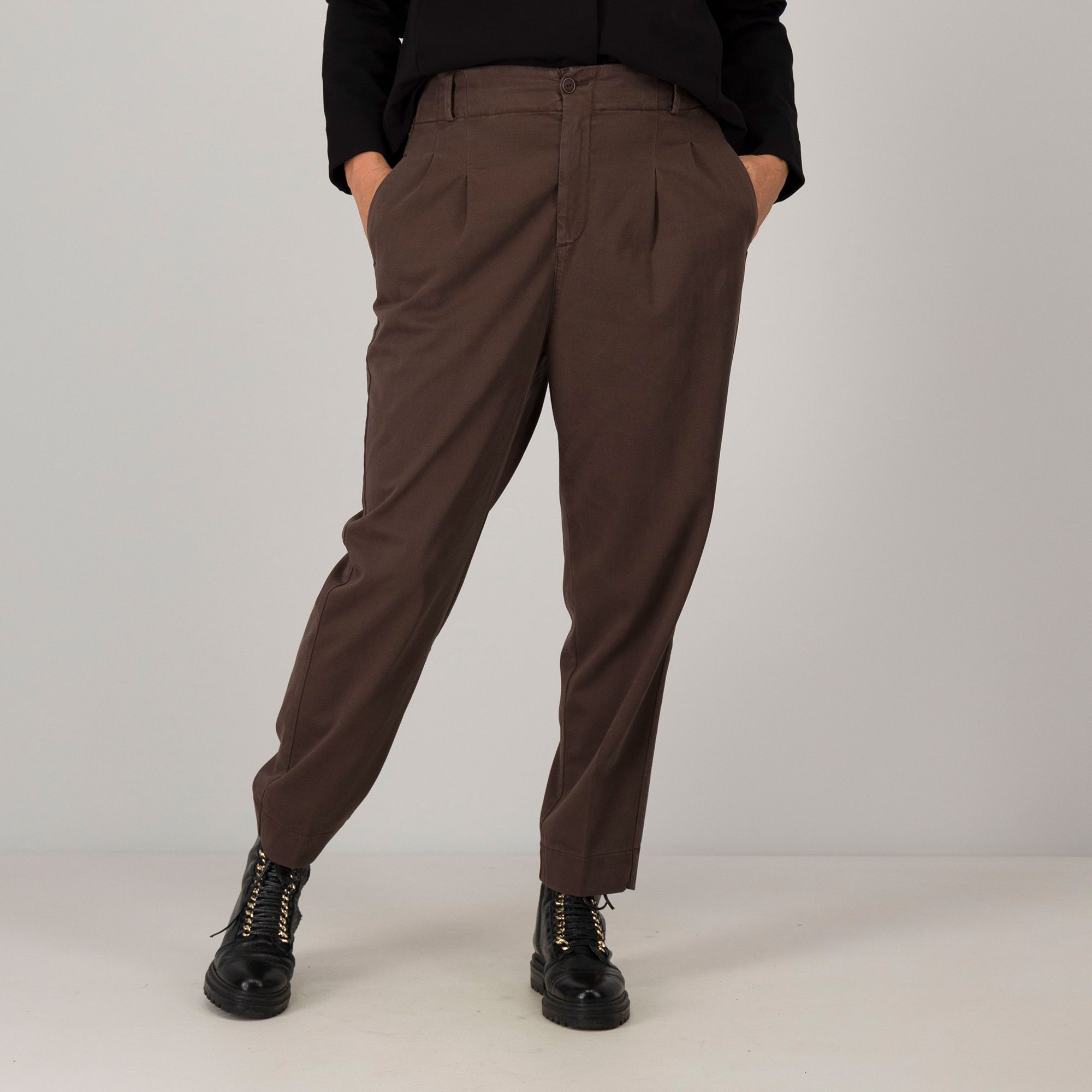 Colour Lab
Pantaloni dritti
in raso
con pieghe