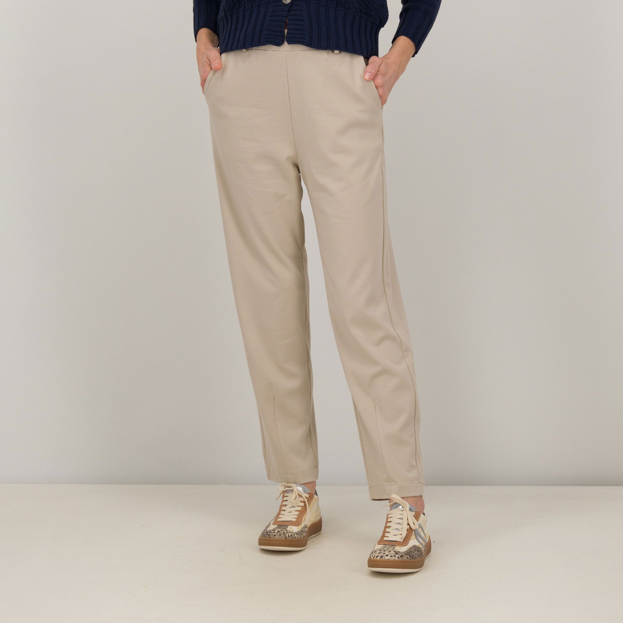 Enjoy
Pantaloni
a carota
con pinces