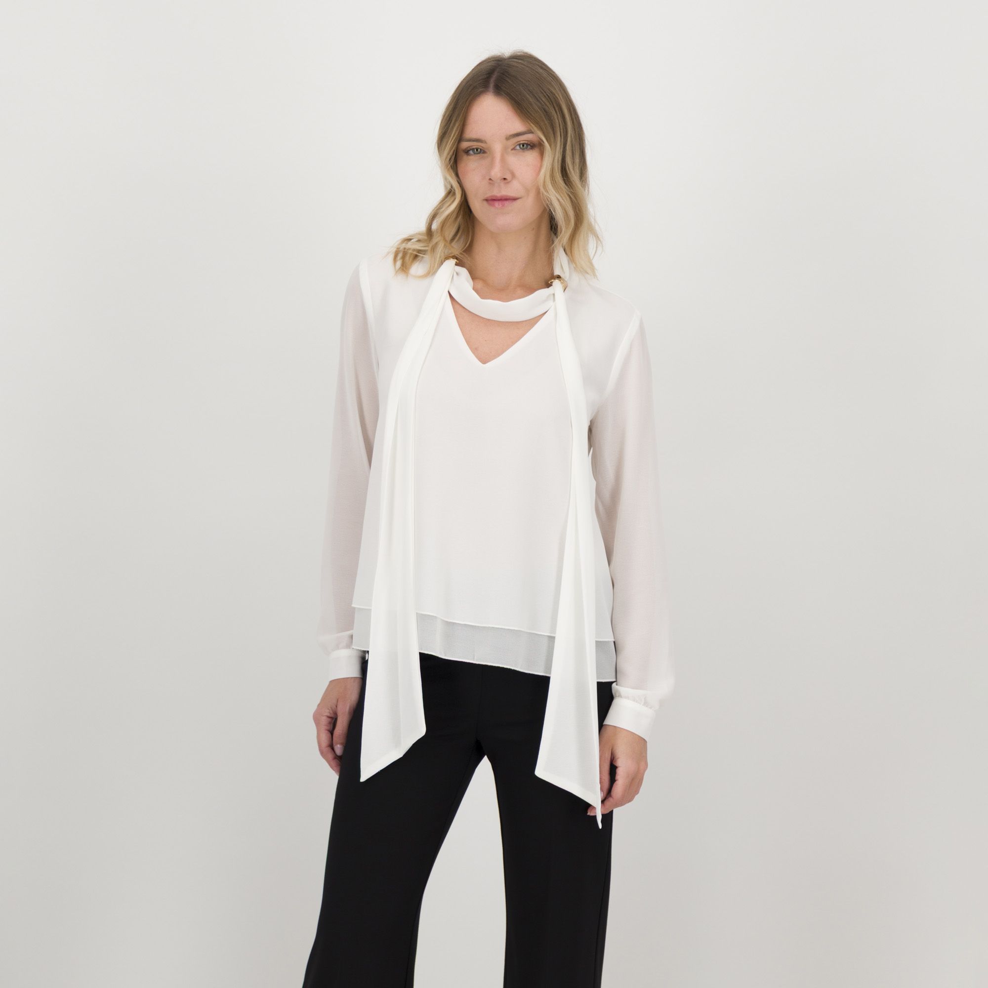 Rinascimento
Blusa in georgette
con fiocco