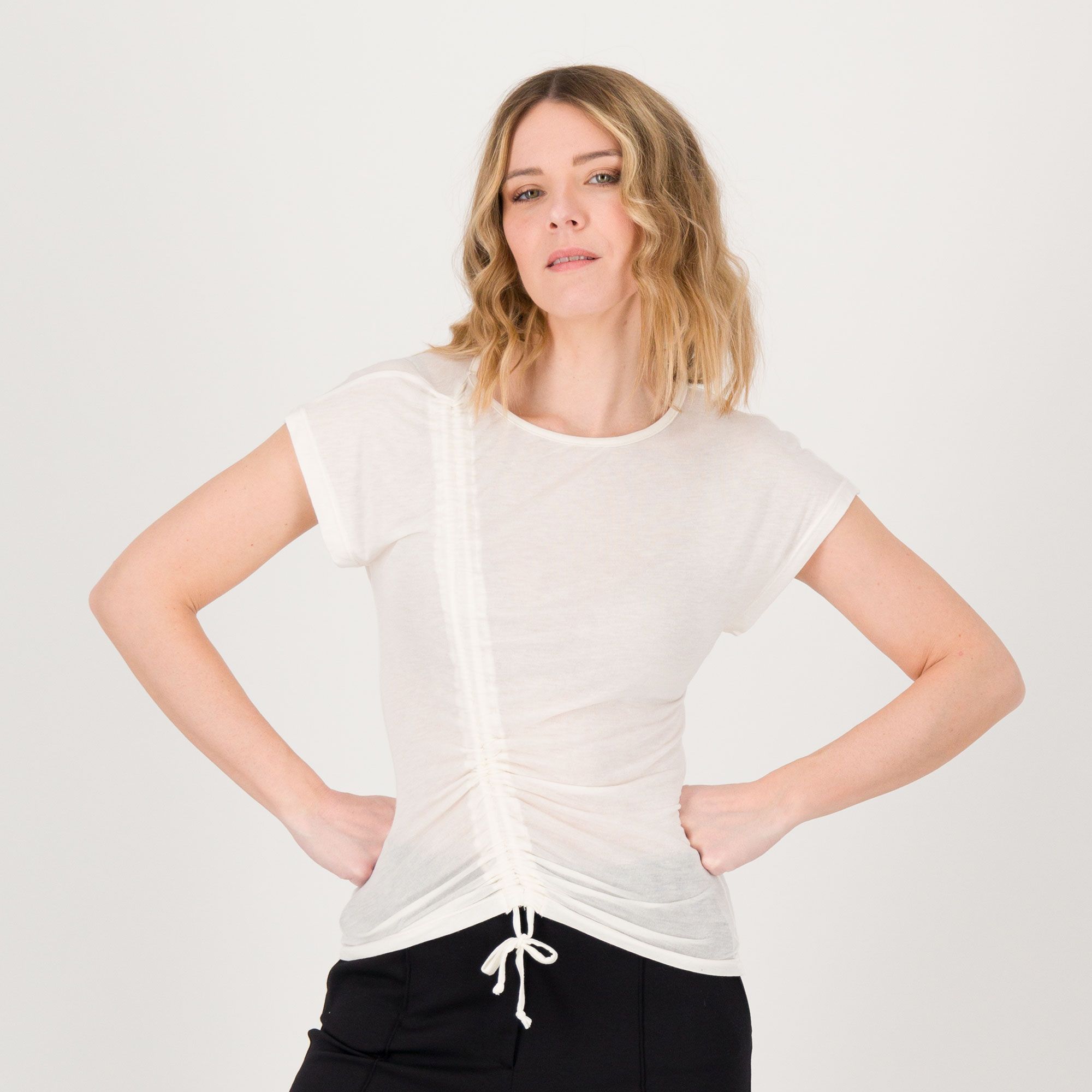 Image of Rebeka Kross T-shirt in viscosa con scollo a barchetta061