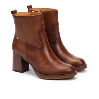 Pikolinos
Tronchetti in pelle
con cuciture in
rilievo e tacco 7,5cm