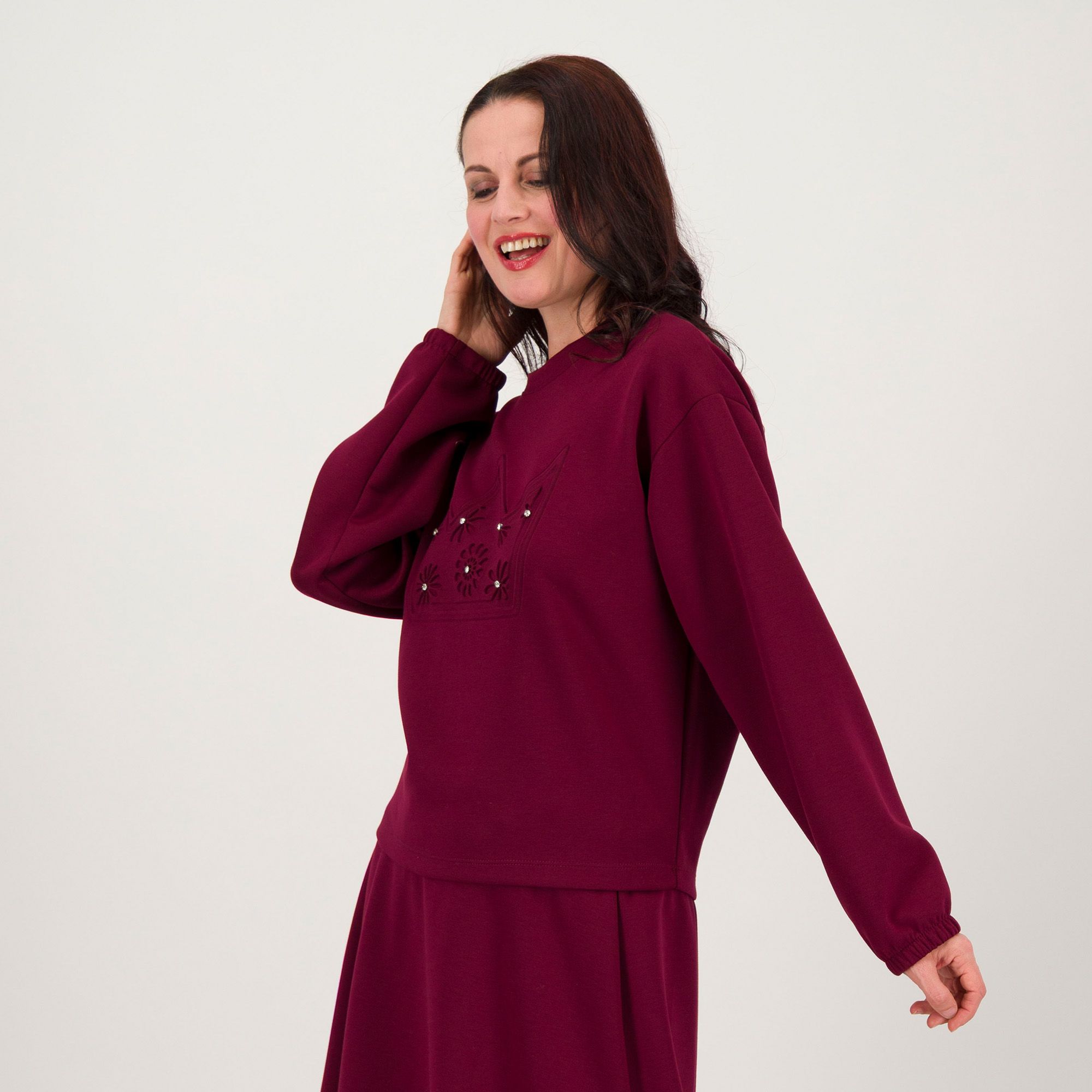 L'Una
Felpa con collo
ampio e strass