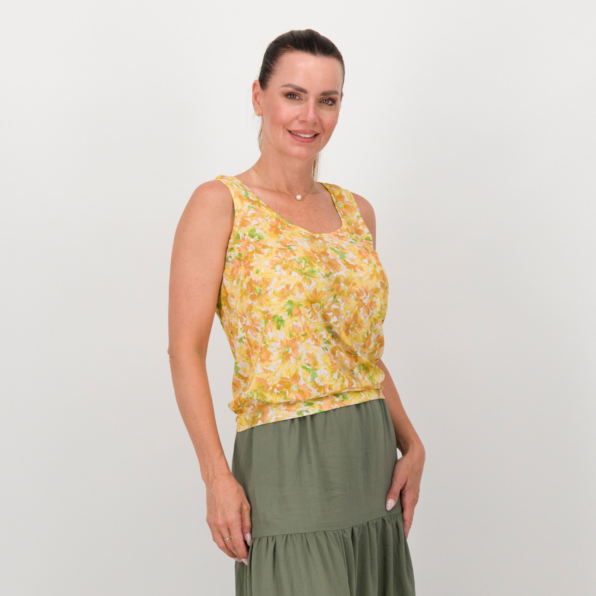 Officina della Moda
Top smanicato
con scollo tondo
