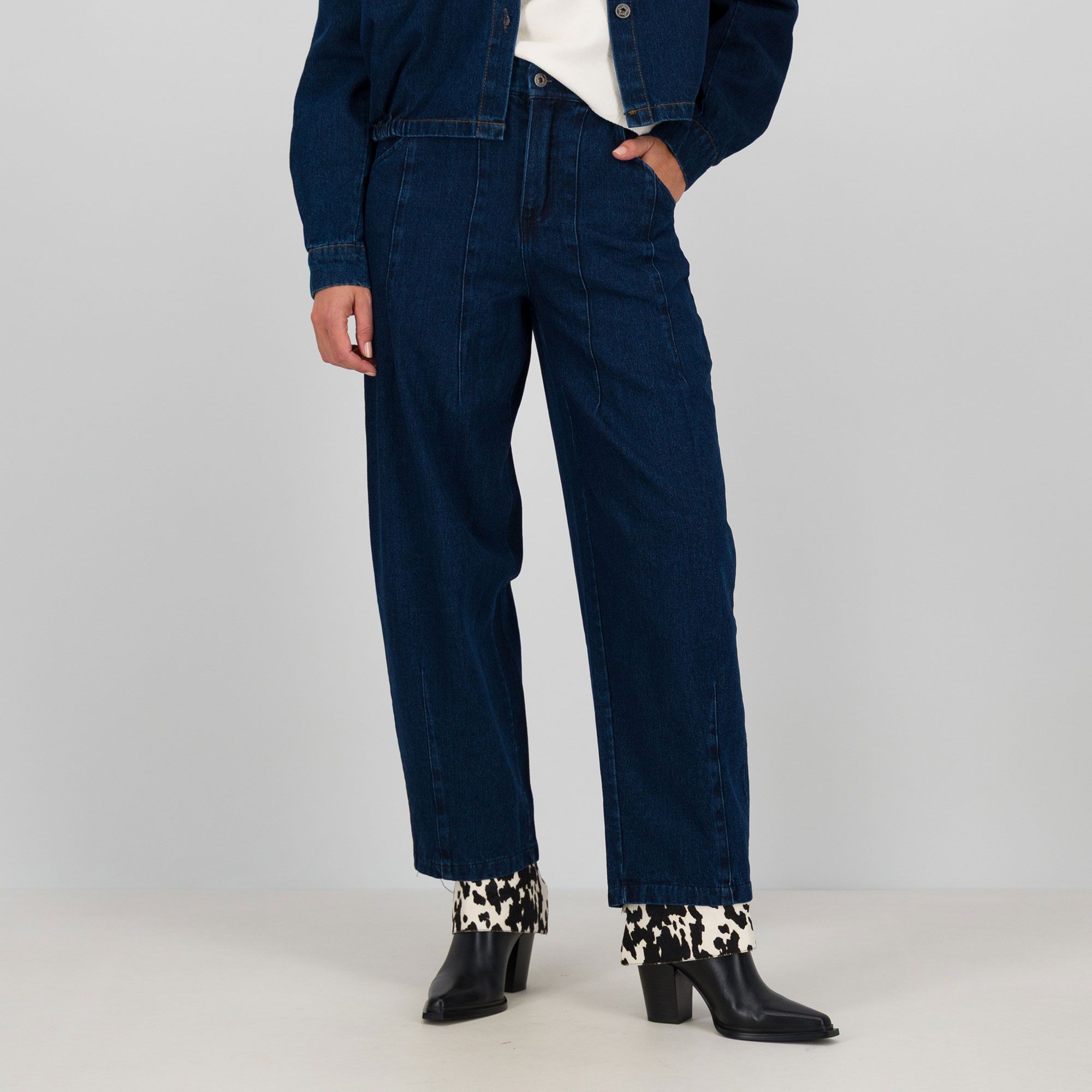 Enjoy
Jeans a carota con
vita costruita e
elastico dietro