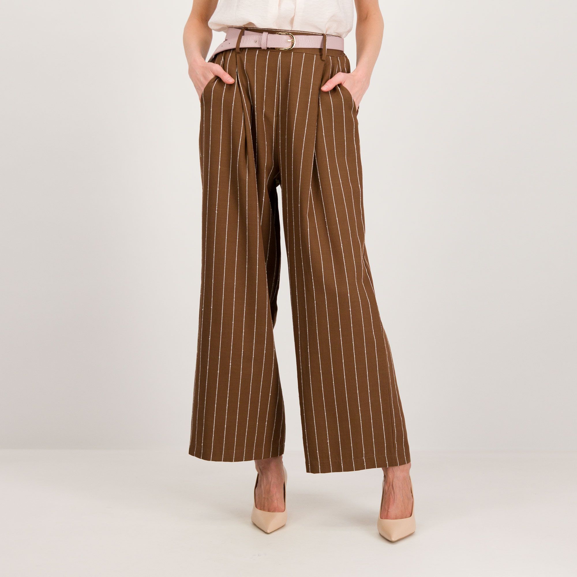 Enjoy
Pantaloni ampi
con fantasia gessata
in cotone