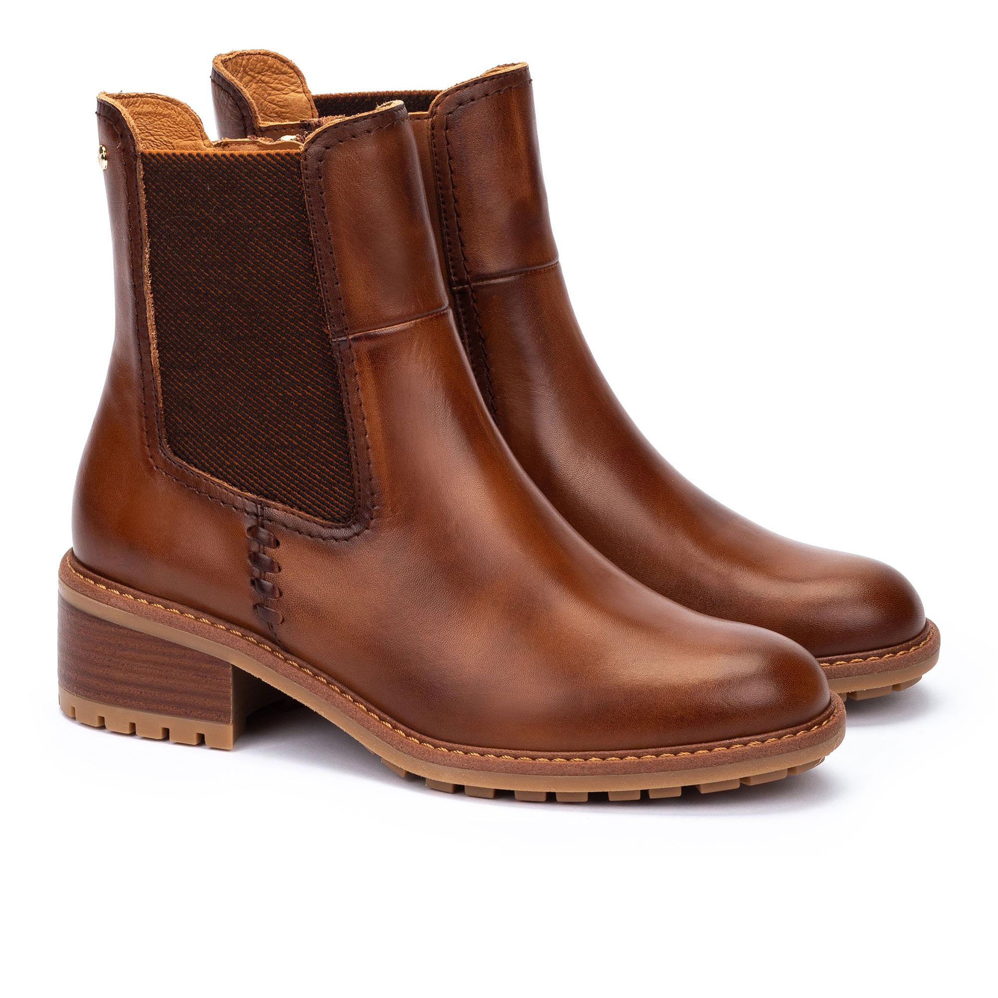 Pikolinos
Stivaletti in pelle
con inserto elastico
e tacco 4,5 cm