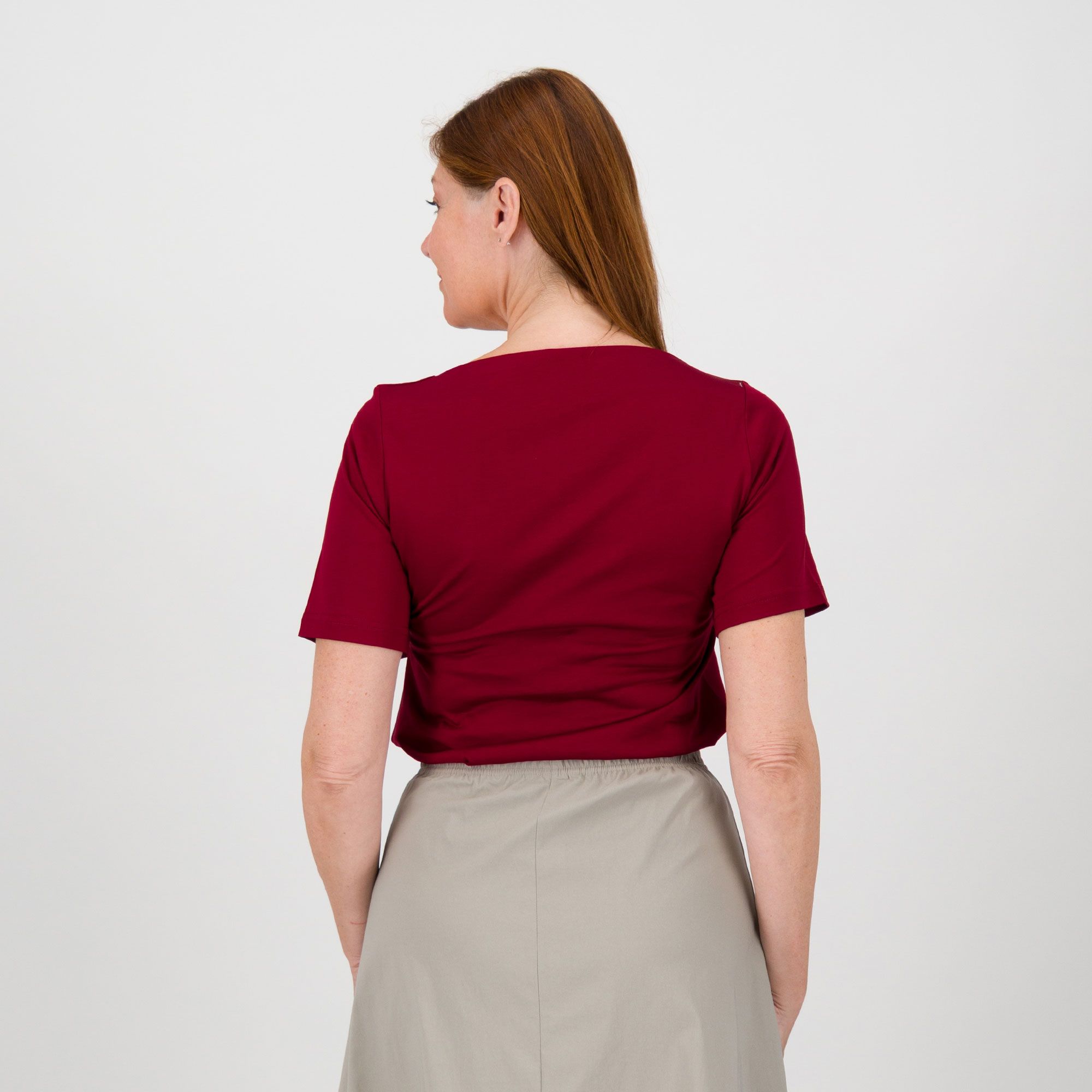 M’ama T-shirt in cotone e modal con scollo asimmetrico