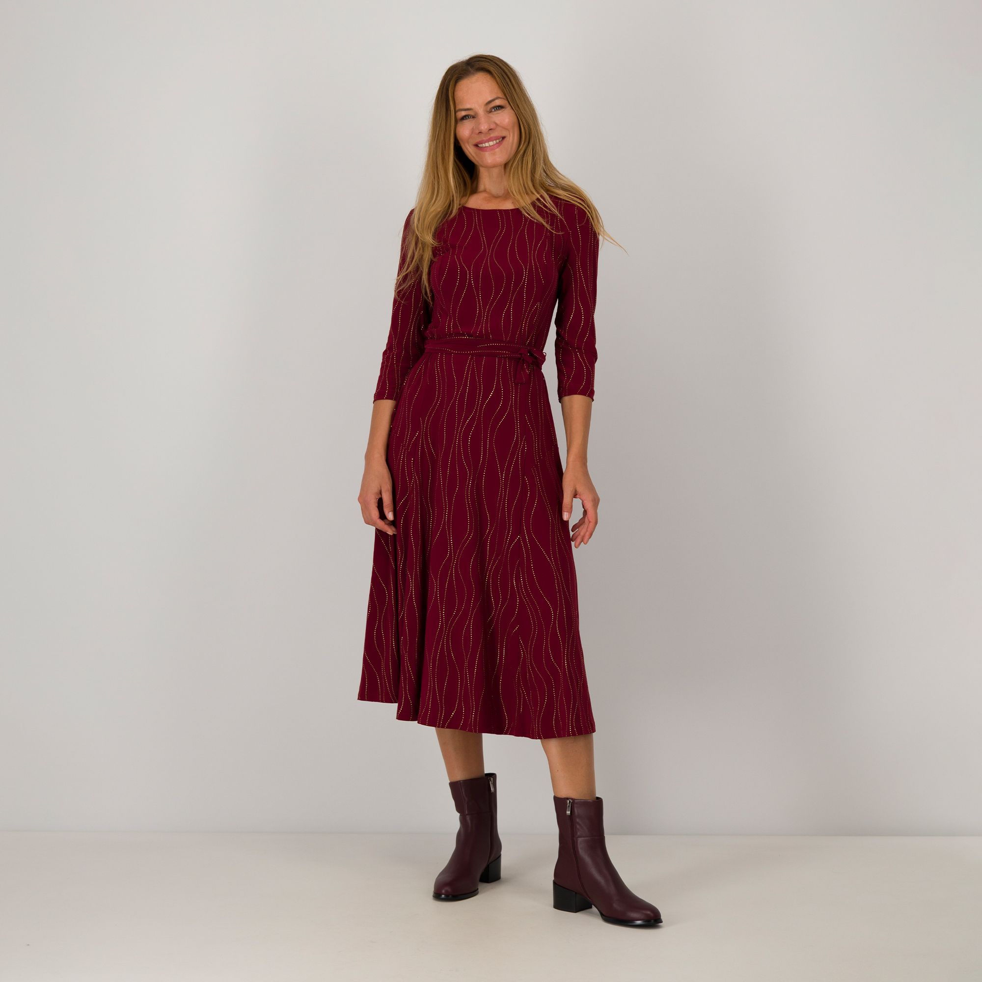 Nina Leonard
Abito midi
in jersey con
borchiette