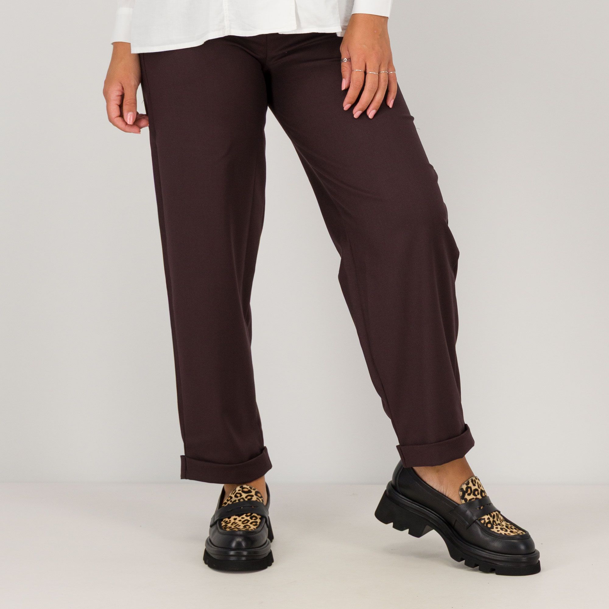 Lucrezia Sciortino
Pantaloni
a carota
con elastico