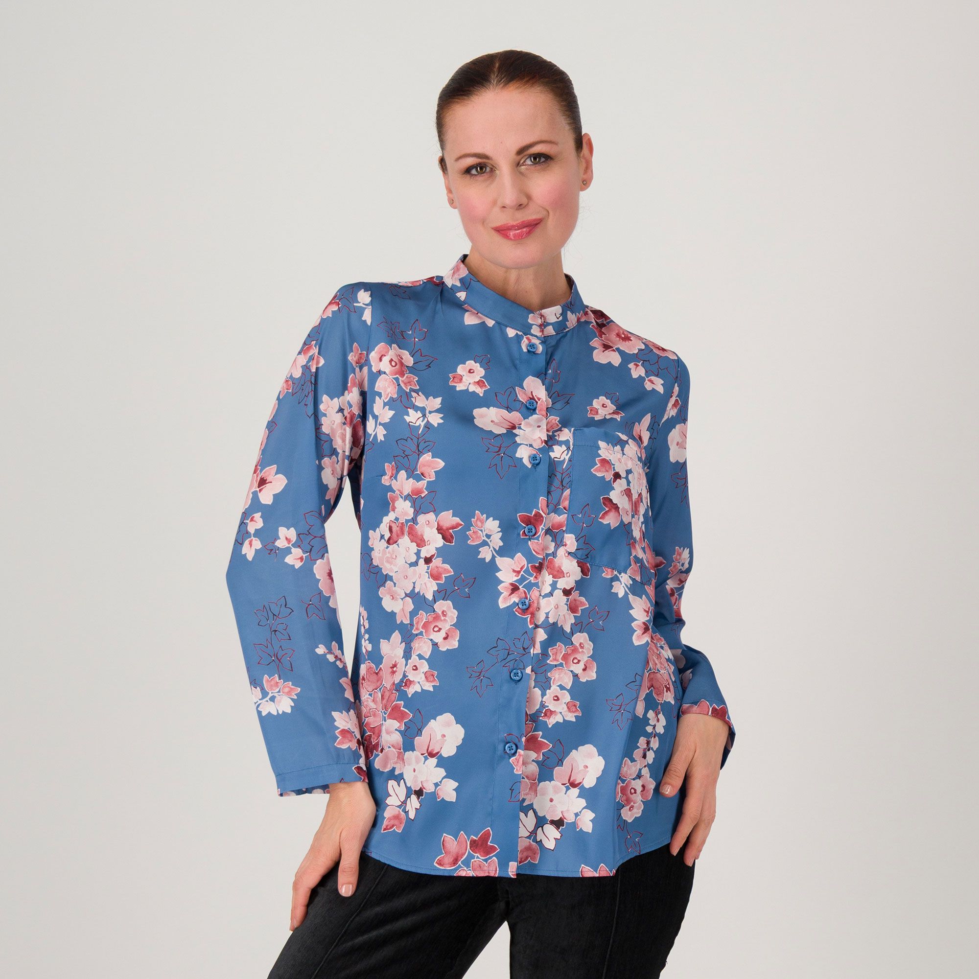 Olly Doo
Camicia in raso
con fantasia
floreale