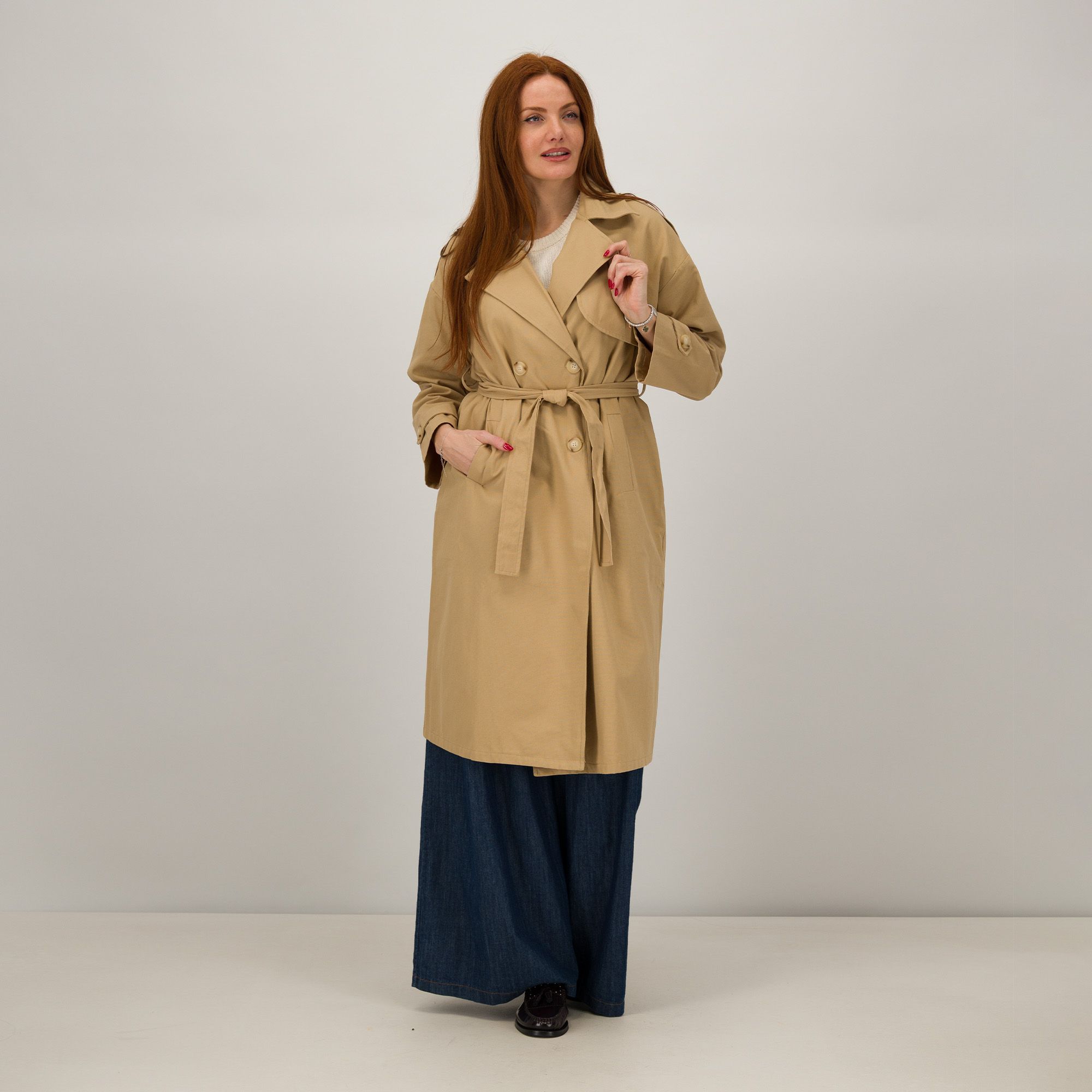 Enjoy
Trench in canvas
di cotone con
chiusura doppiopetto