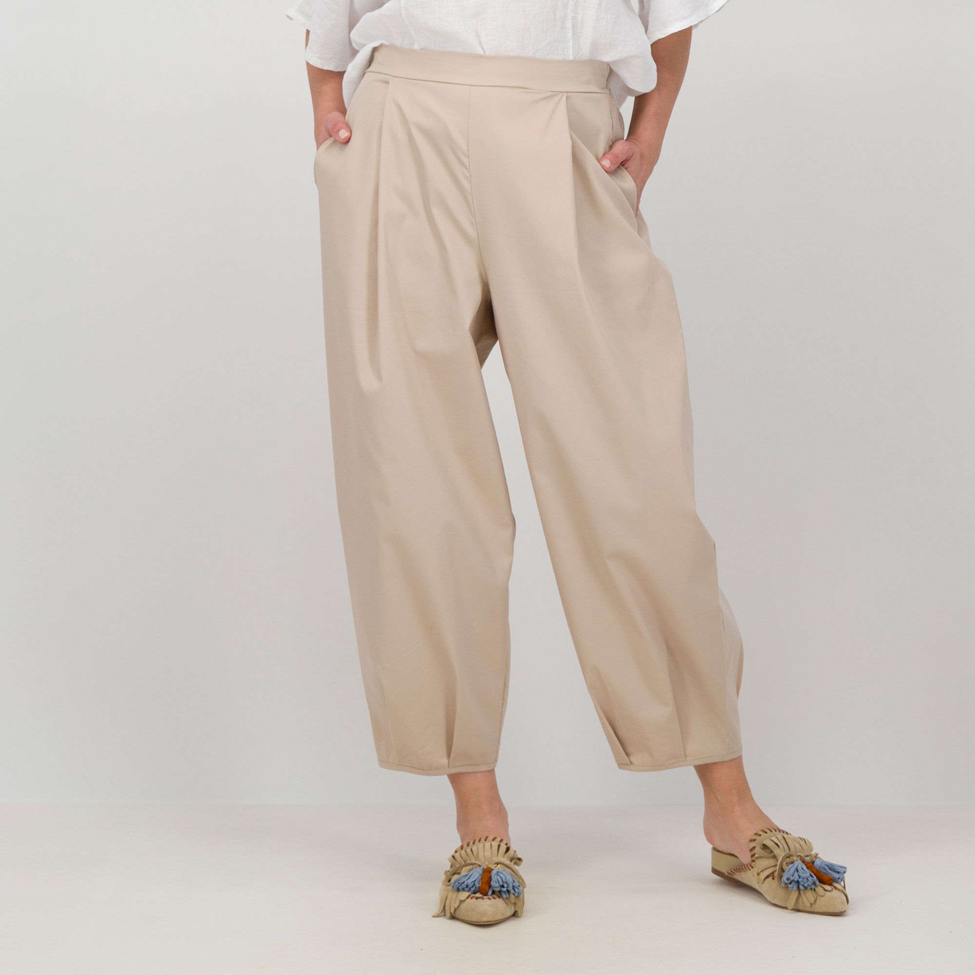 Lucrezia Sciortino
Pantaloni balloon
in misto cotone
super-stretch