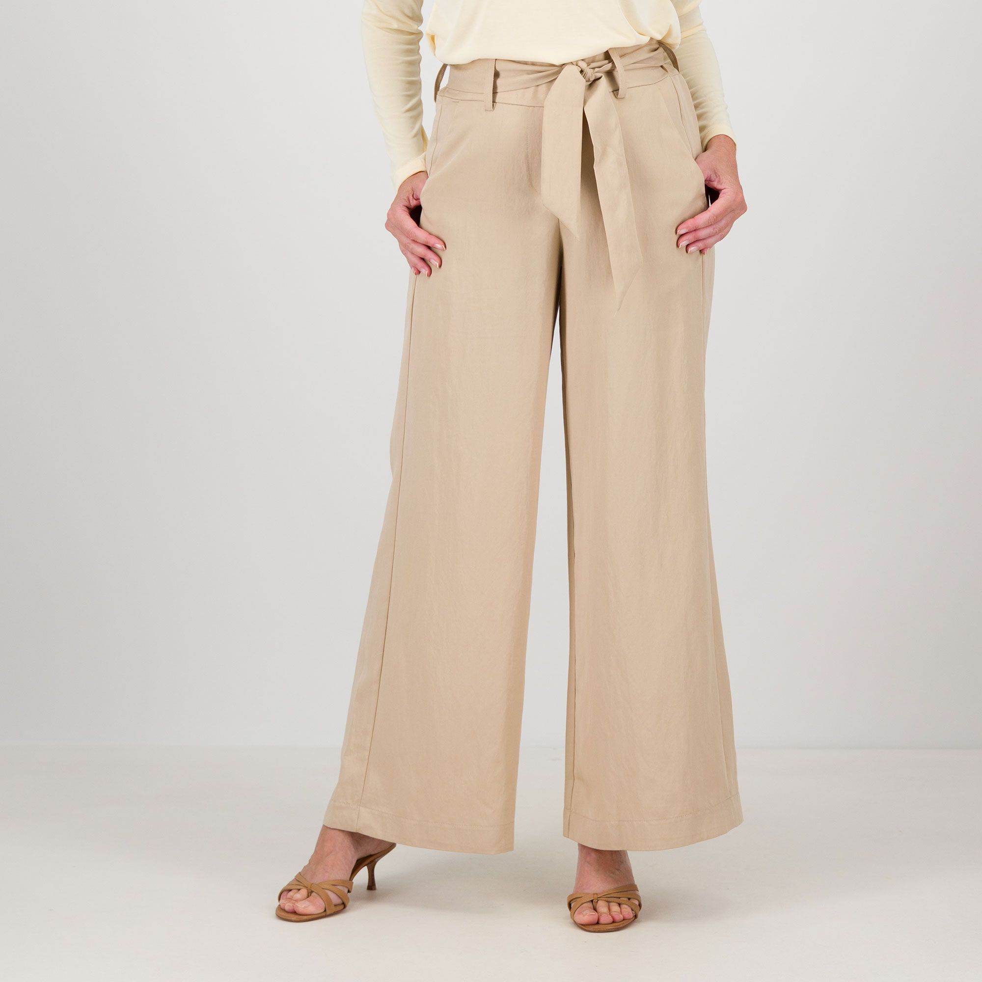 M’ama
Pantaloni lunghi
a gamba ampia
con elastico