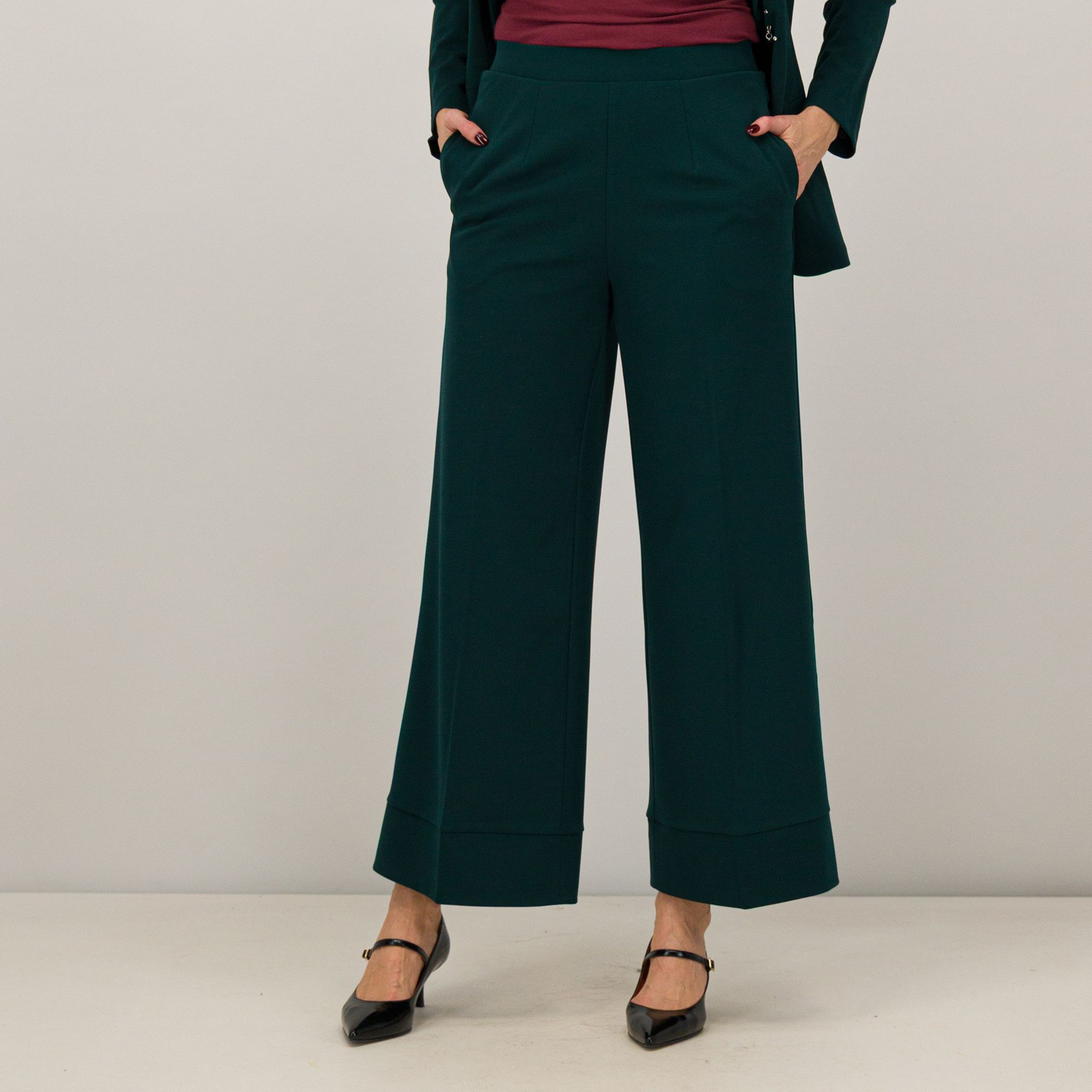 Nina Leonard
Pantaloni cropped
con elastico