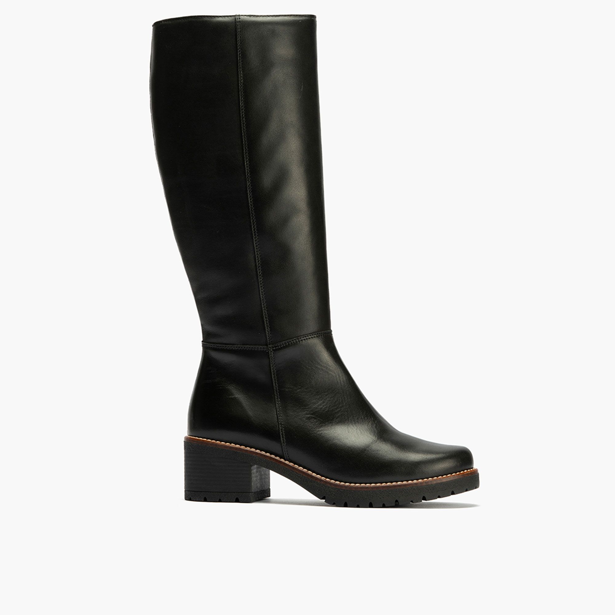 Pitillos
Stivali alti in pelle
nappa con zip
e tacco 5,5cm