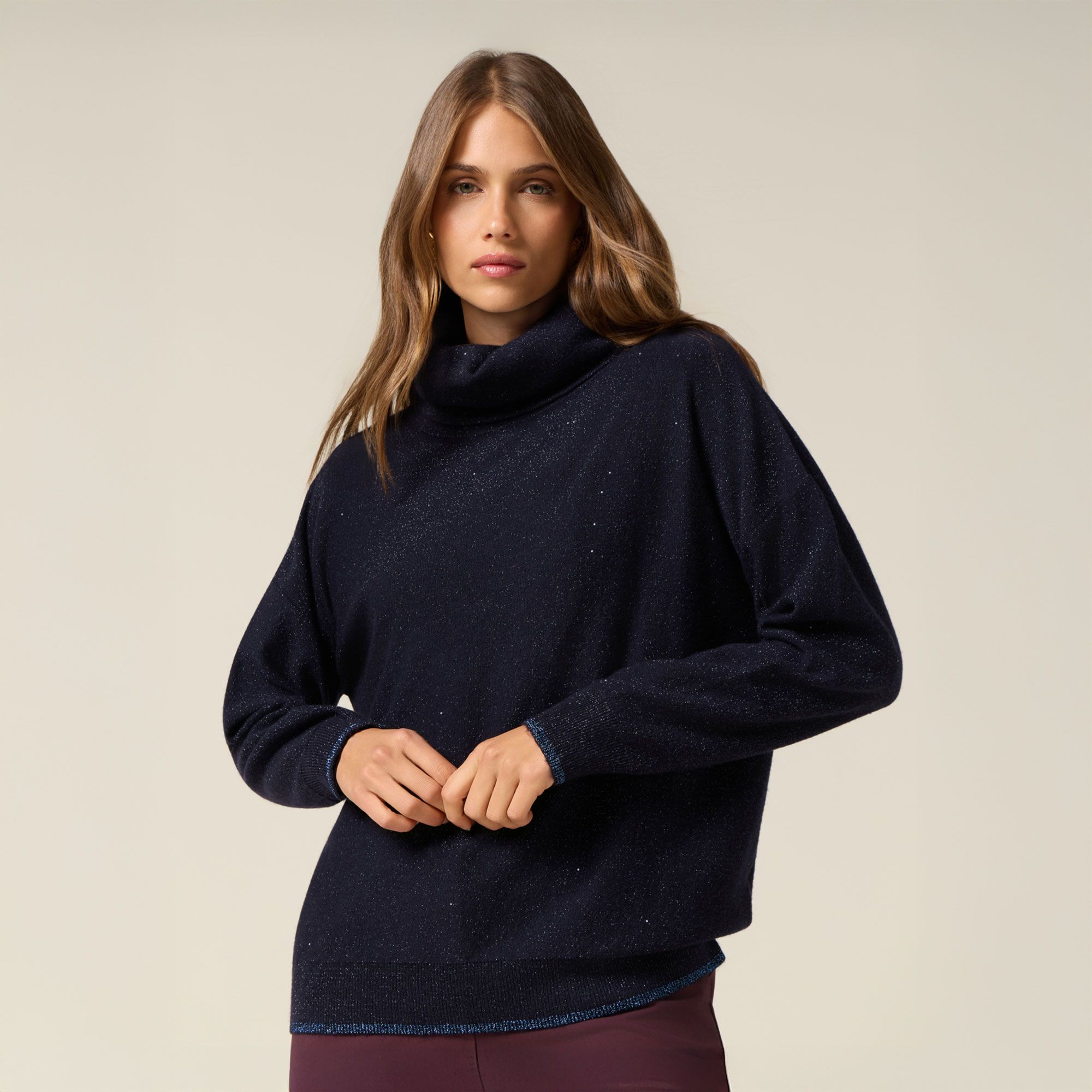 Oltre
Maglia
a collo alto
con lamé