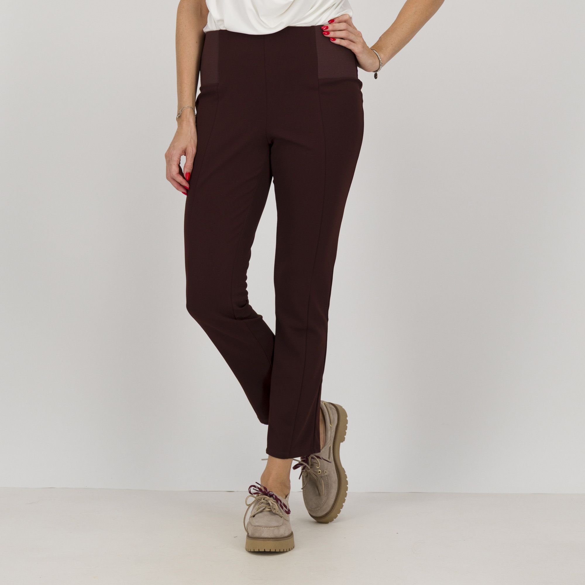 Nina Leonard
Pantaloni pulloon
con elastico