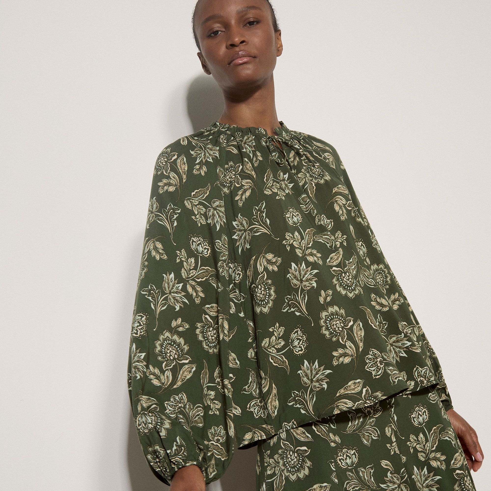 Apricot
Camicia fantasia
floreale a maniche
lunghe