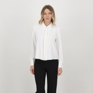 Rinascimento
Camicia in raso
con bottoni gioiello