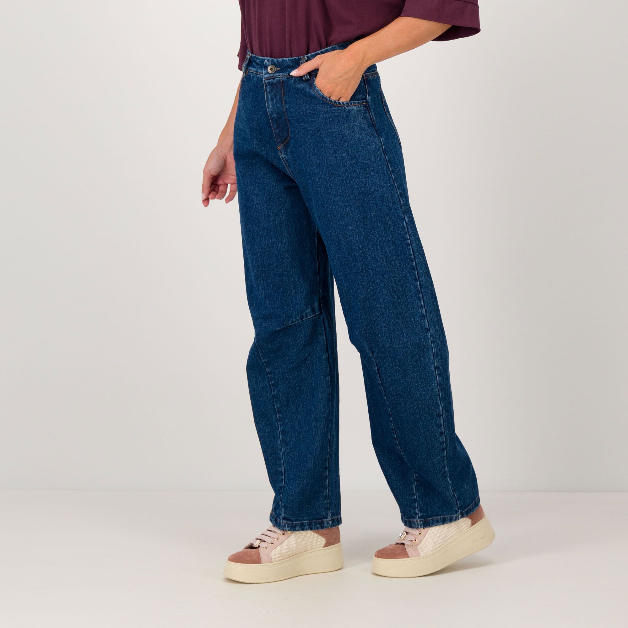 Lucrezia Sciortino
Jeans balloon
con motivo di tagli