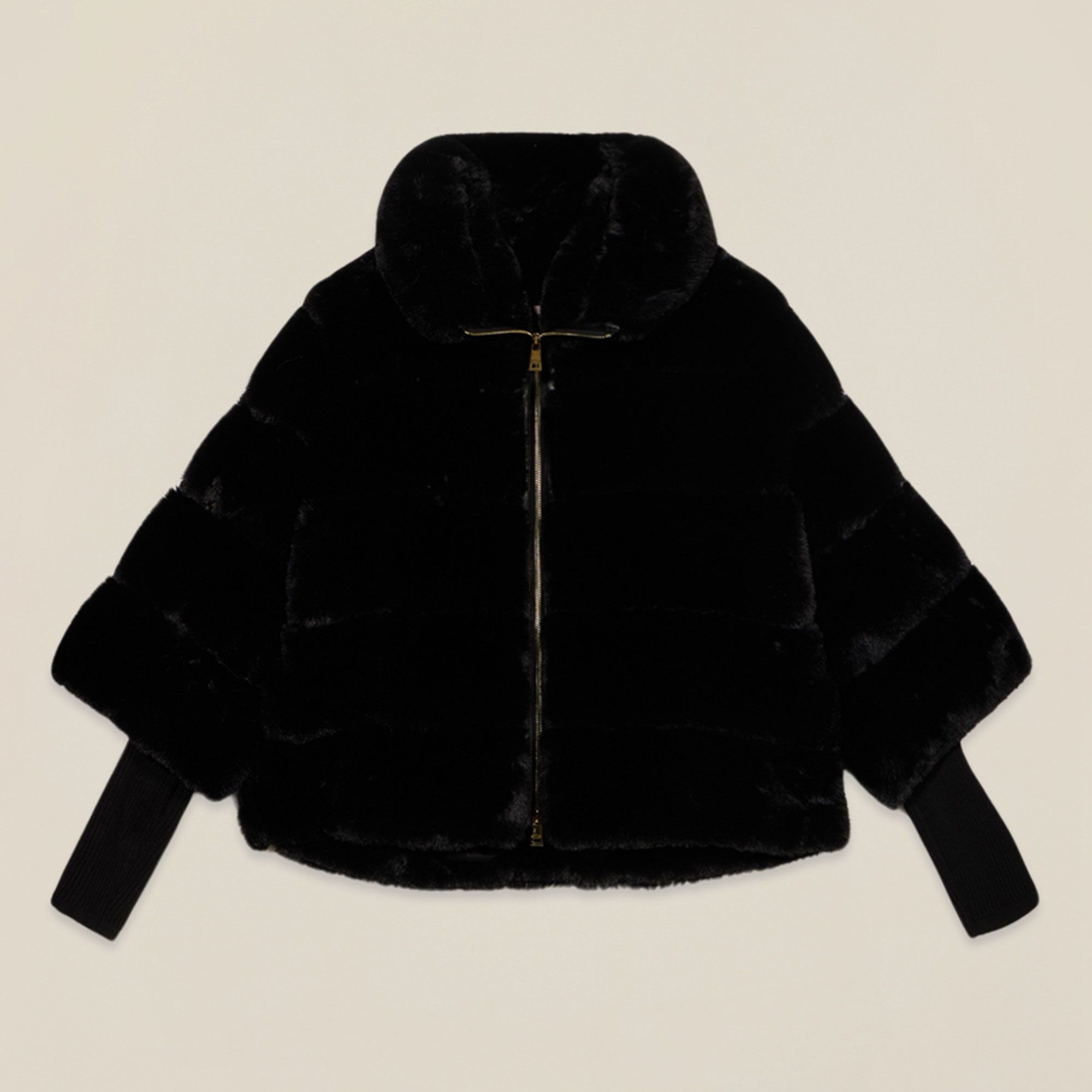 Oltre
Giaccone
in pelo sintetico
con cappuccio