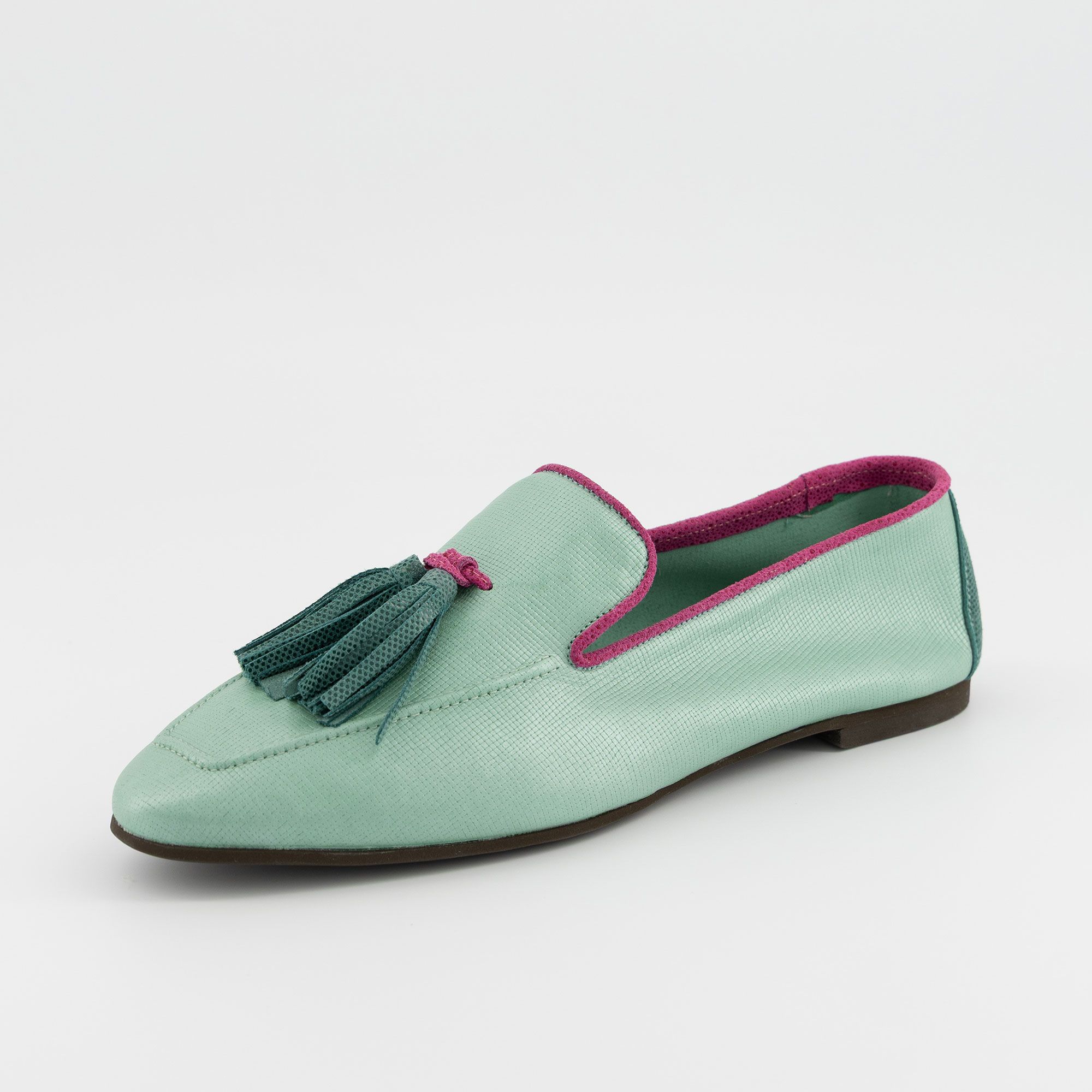 Ebarrito
Mocassini in pelle
con nappina e
tacco 1 cm