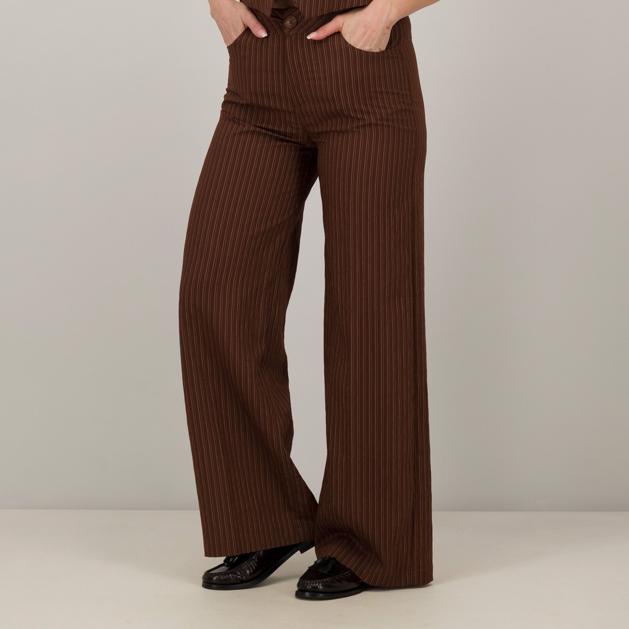 SottoMarino
Pantaloni ampi
in modal gessato
effetto stropicciato