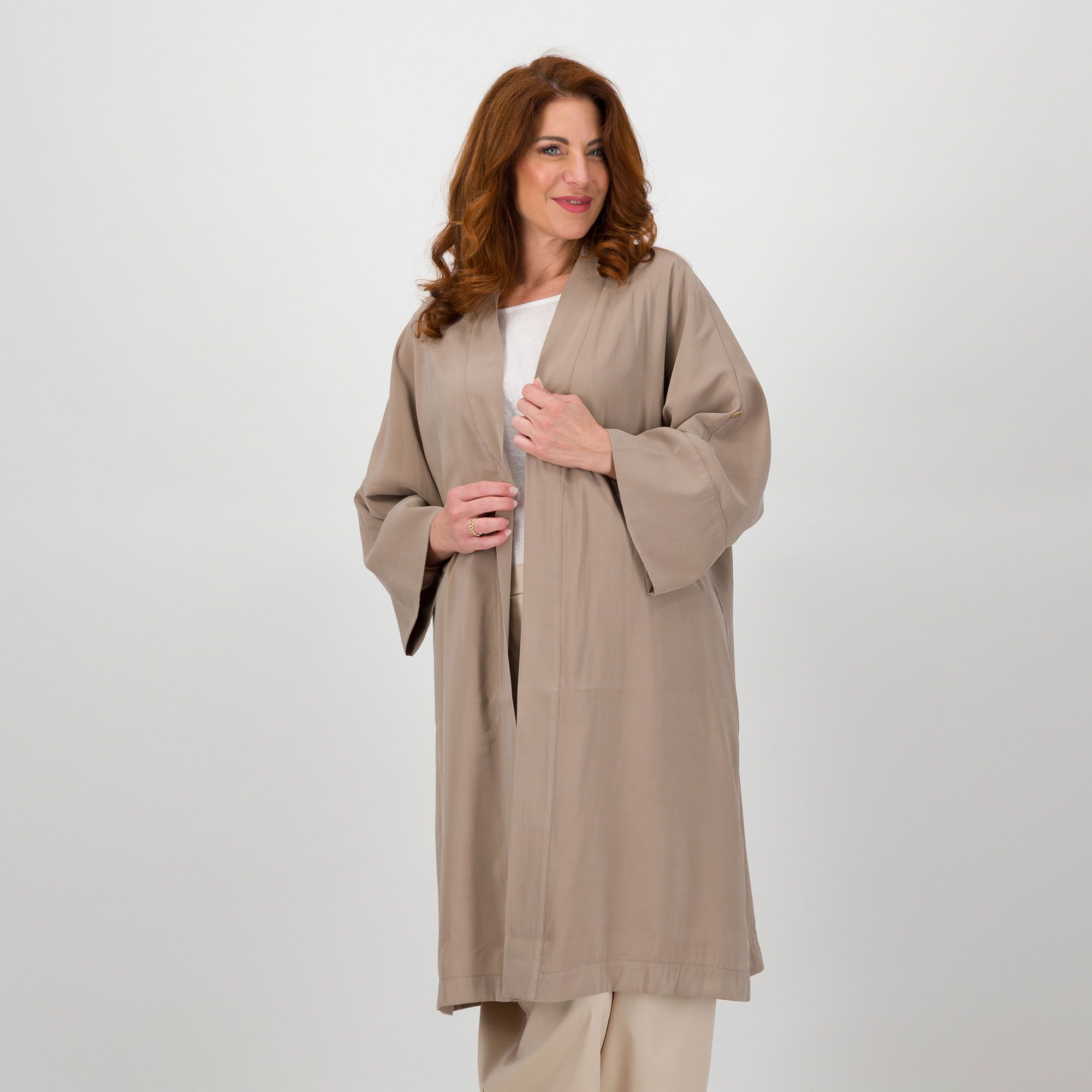 Lucrezia Sciortino 
Kimono in misto 
viscosa con maniche 
a 3/4
