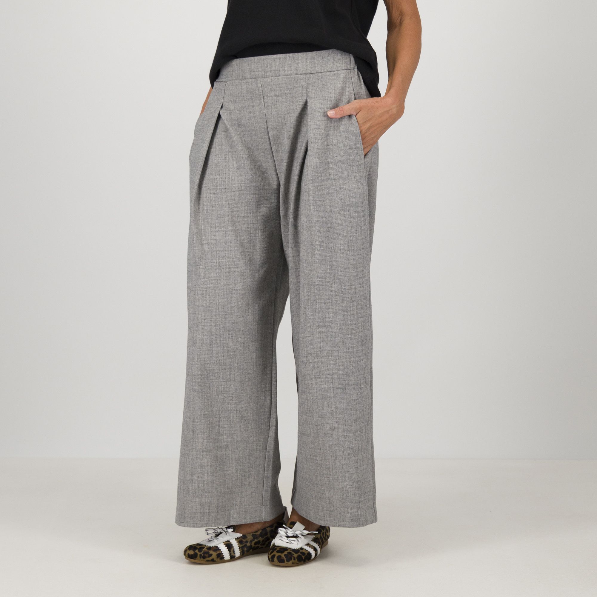 Bianca Della Torre
Pantaloni ampi
in tessuto melange
con elastico