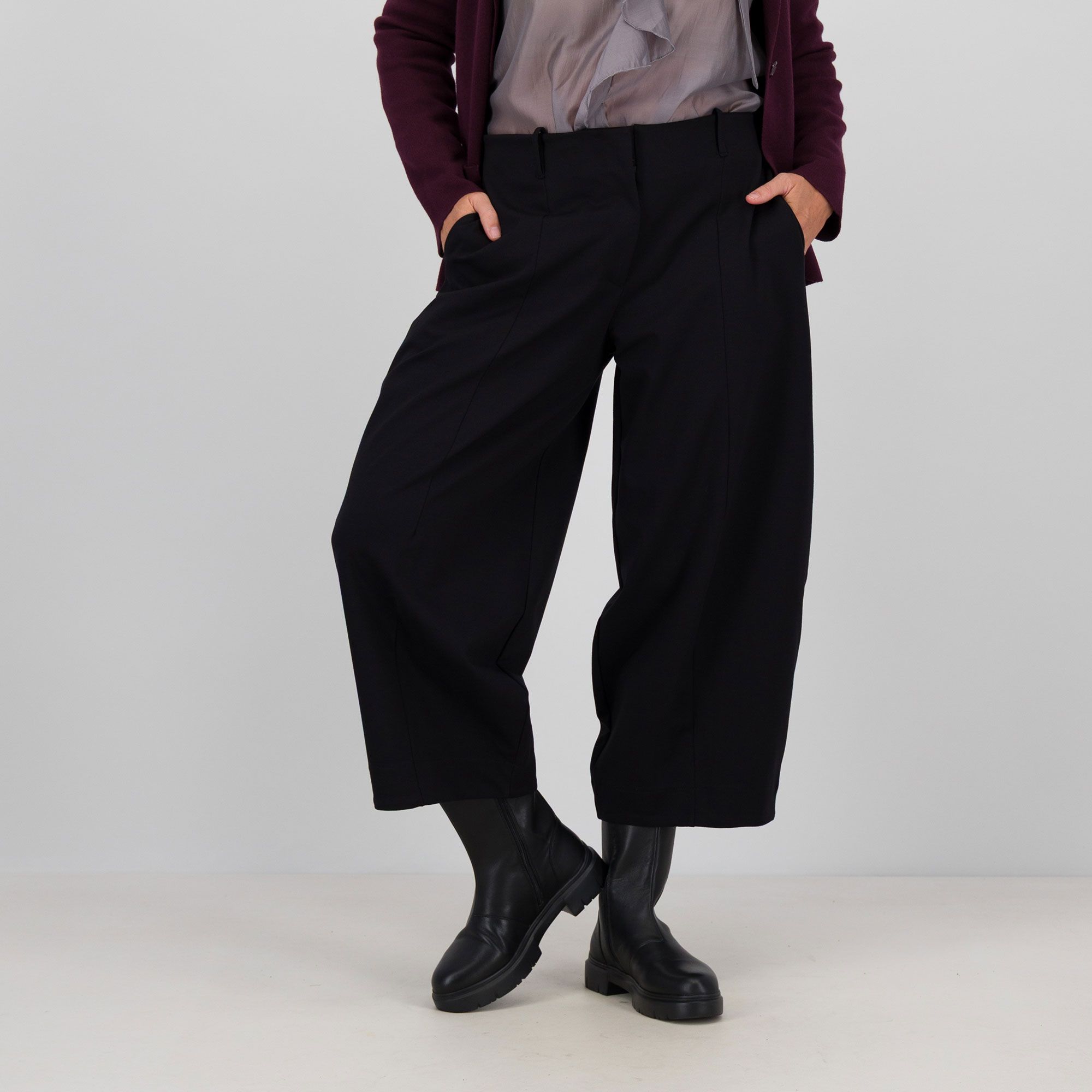 Enjoy
Pantaloni barrel ampi
in punto Milano
con elastico