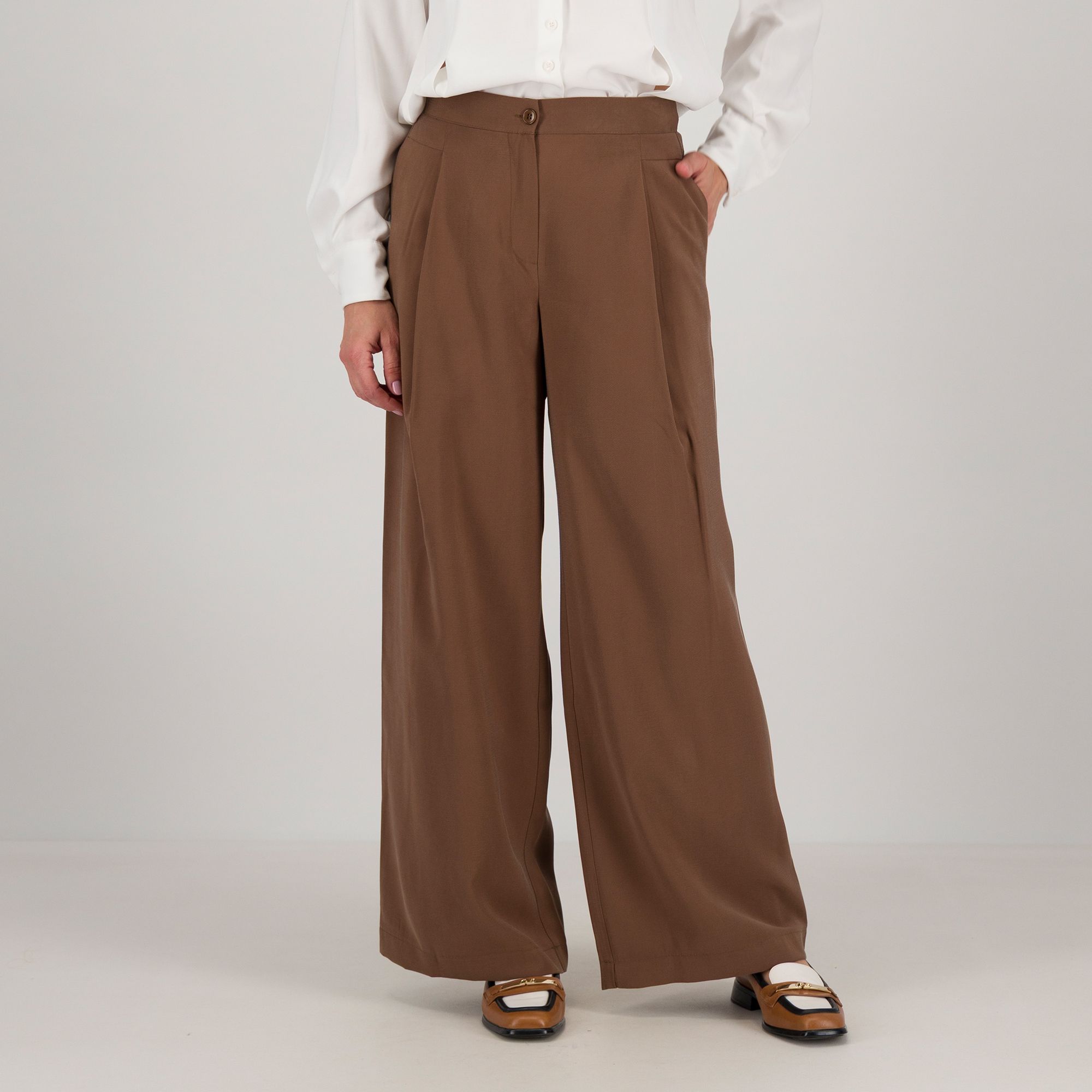 Olly Doo
Pantaloni ampi
con trama effetto
twill anche Petite