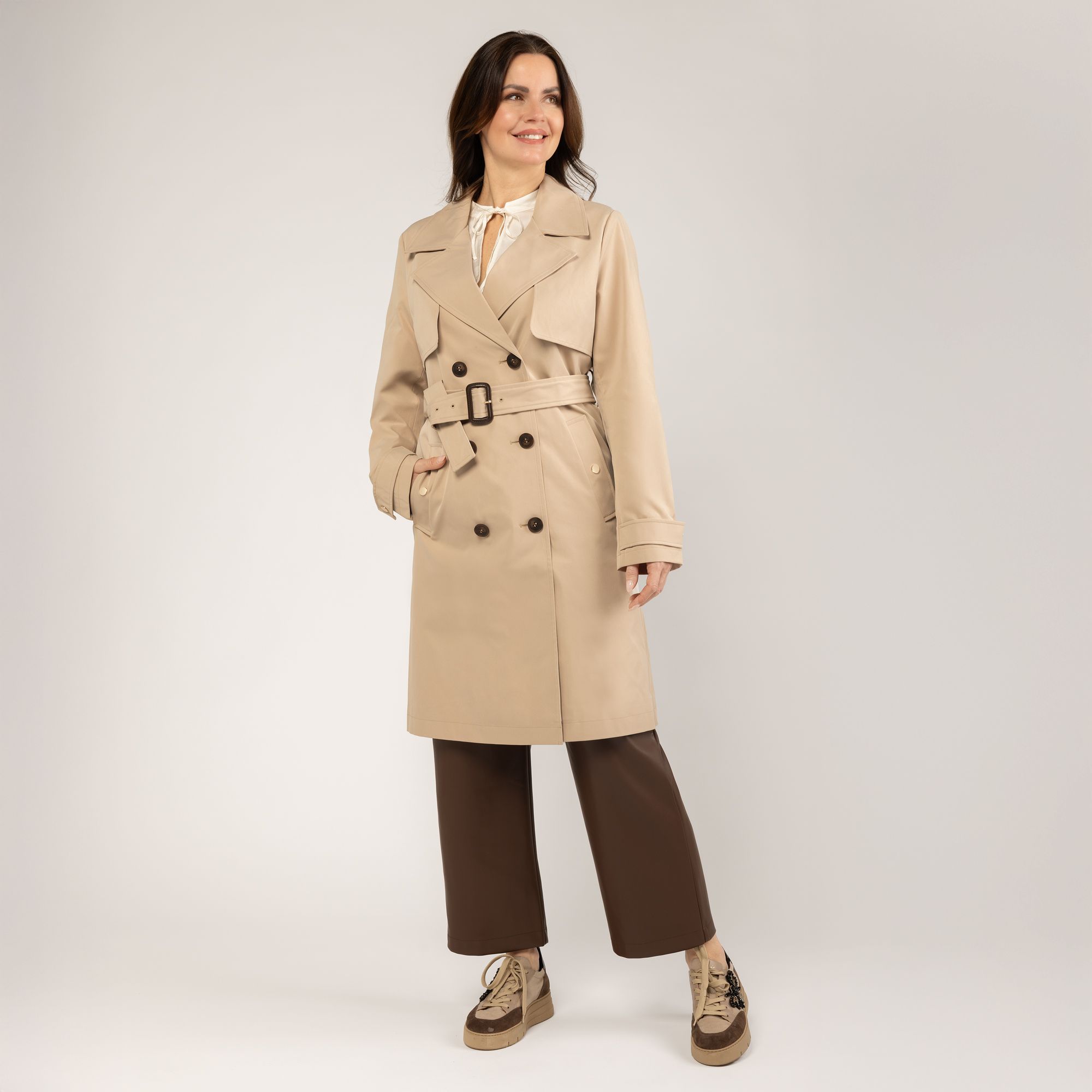 Neropale
Trench doppiopetto
con cintura