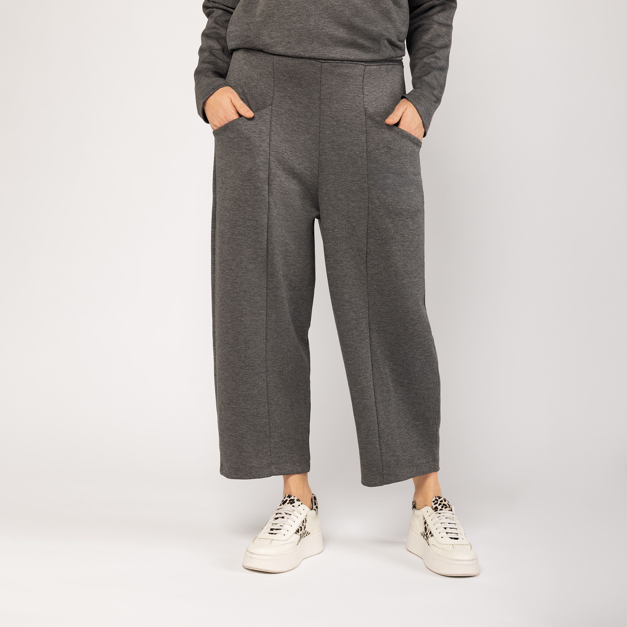 Lucrezia Sciortino
Pantaloni balloon
con elastico anche
Petite