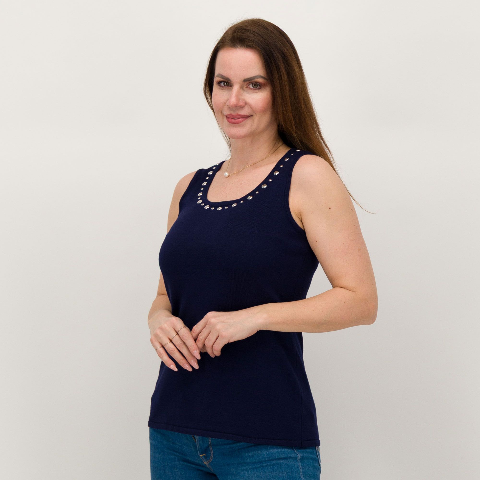 Nina Leonard
Top in maglia
misto viscosa
smanicato