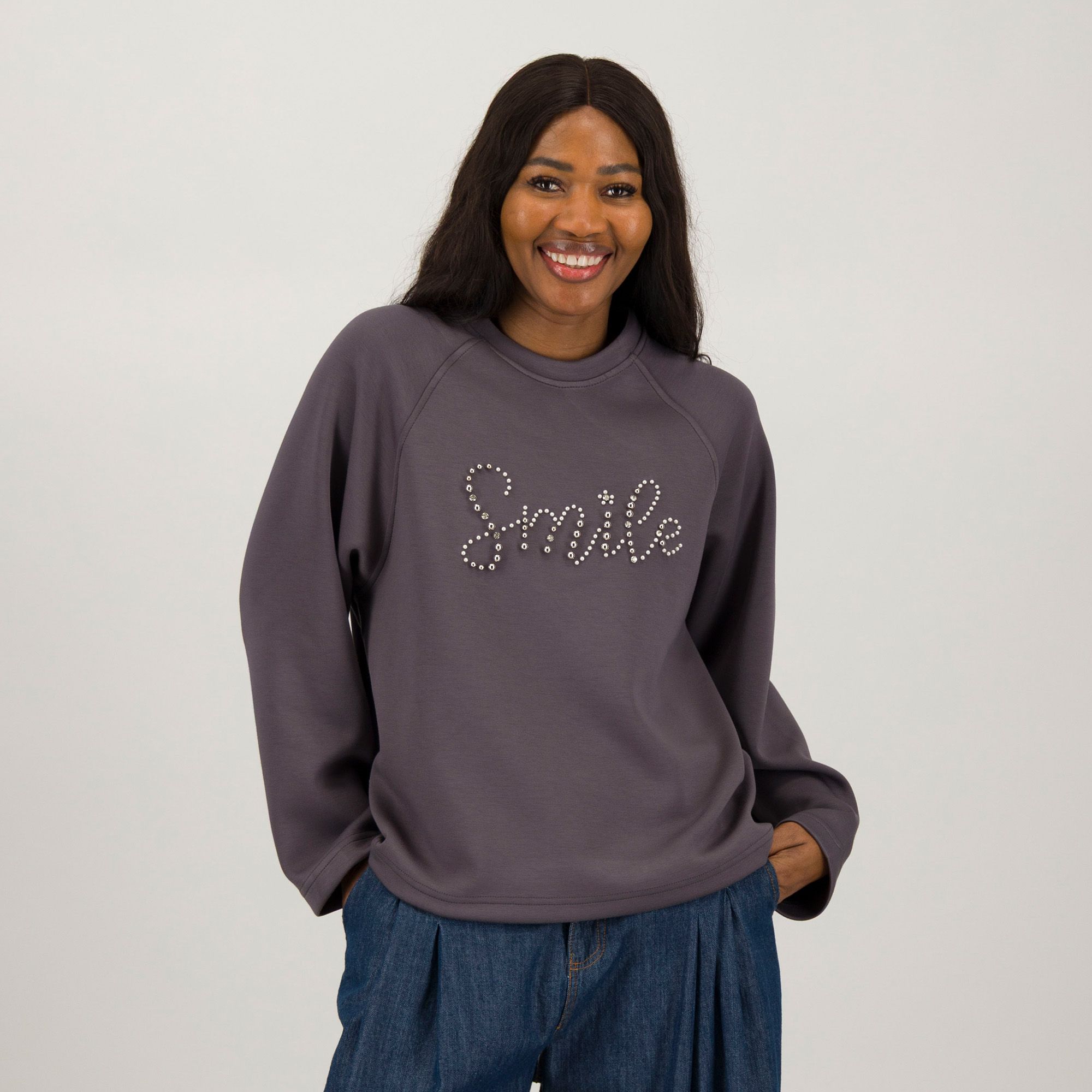 Enjoy
Felpa girocollo
con scritta in strass