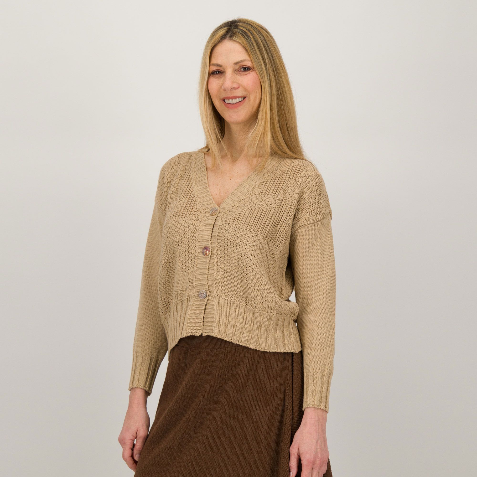 Enjoy
Cardigan corto
con bottoni