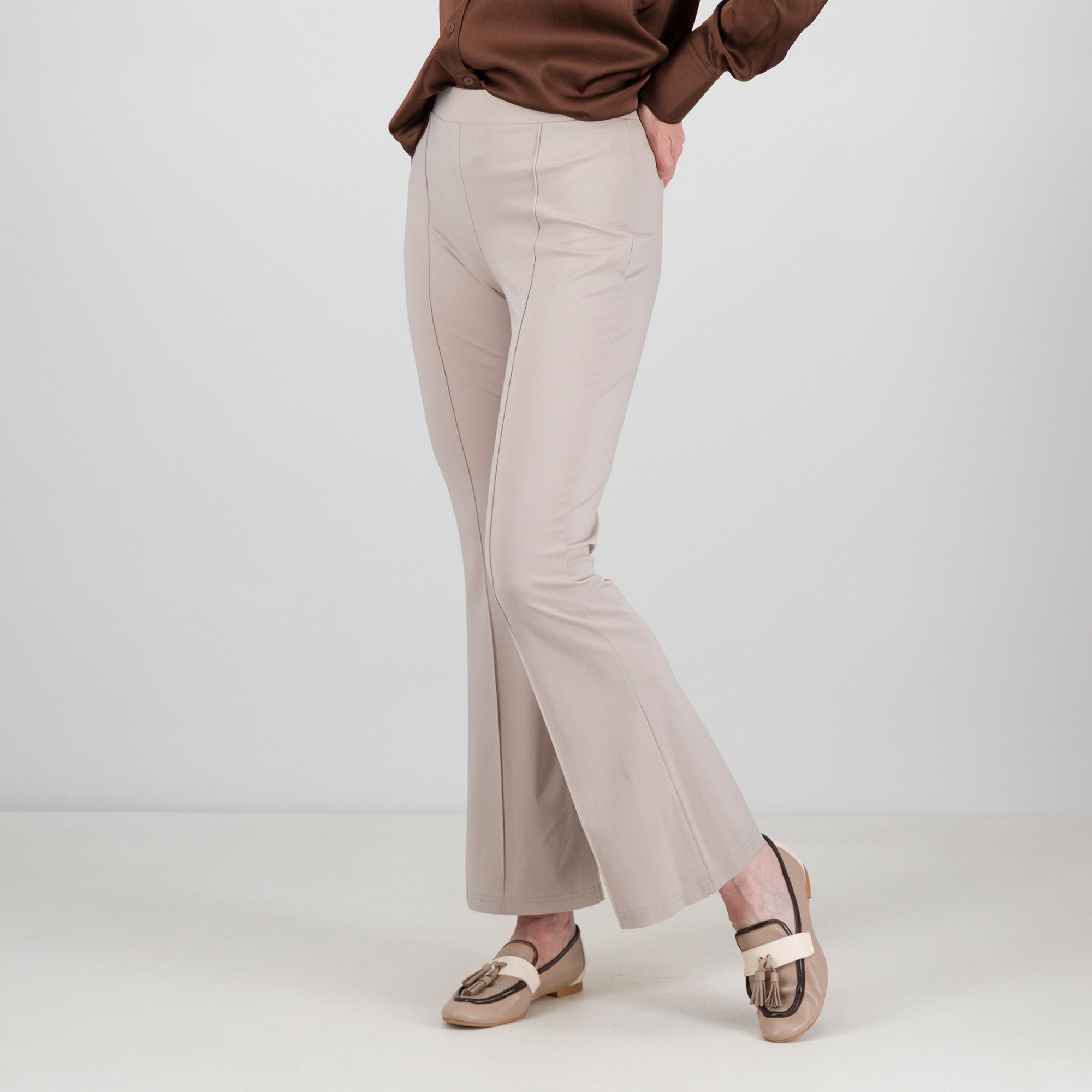 Officina della Moda
Pantaloni in punto
Milano con nervatura
e elastico