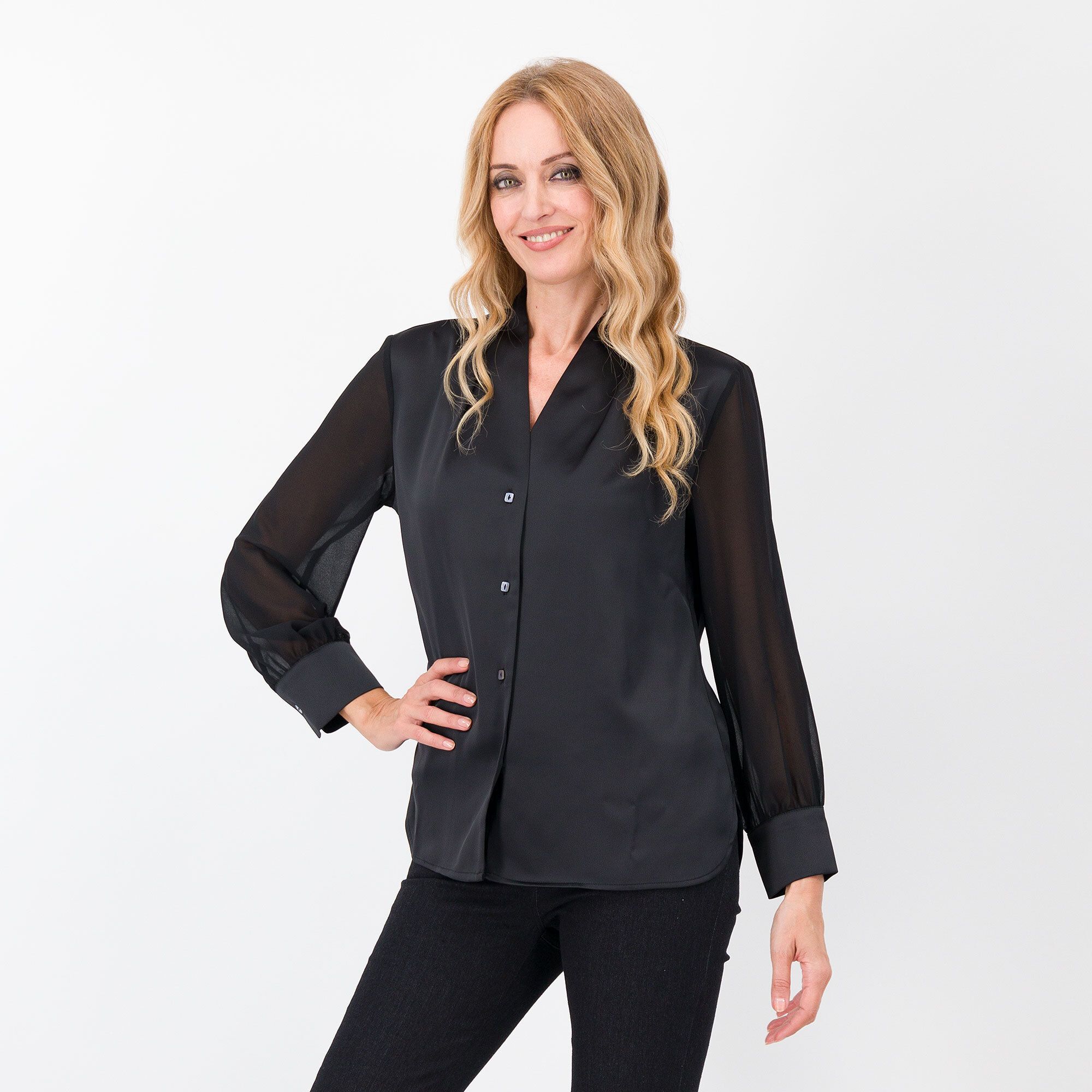 Image of Wynne Layers Camicia in satin con scollo a V061