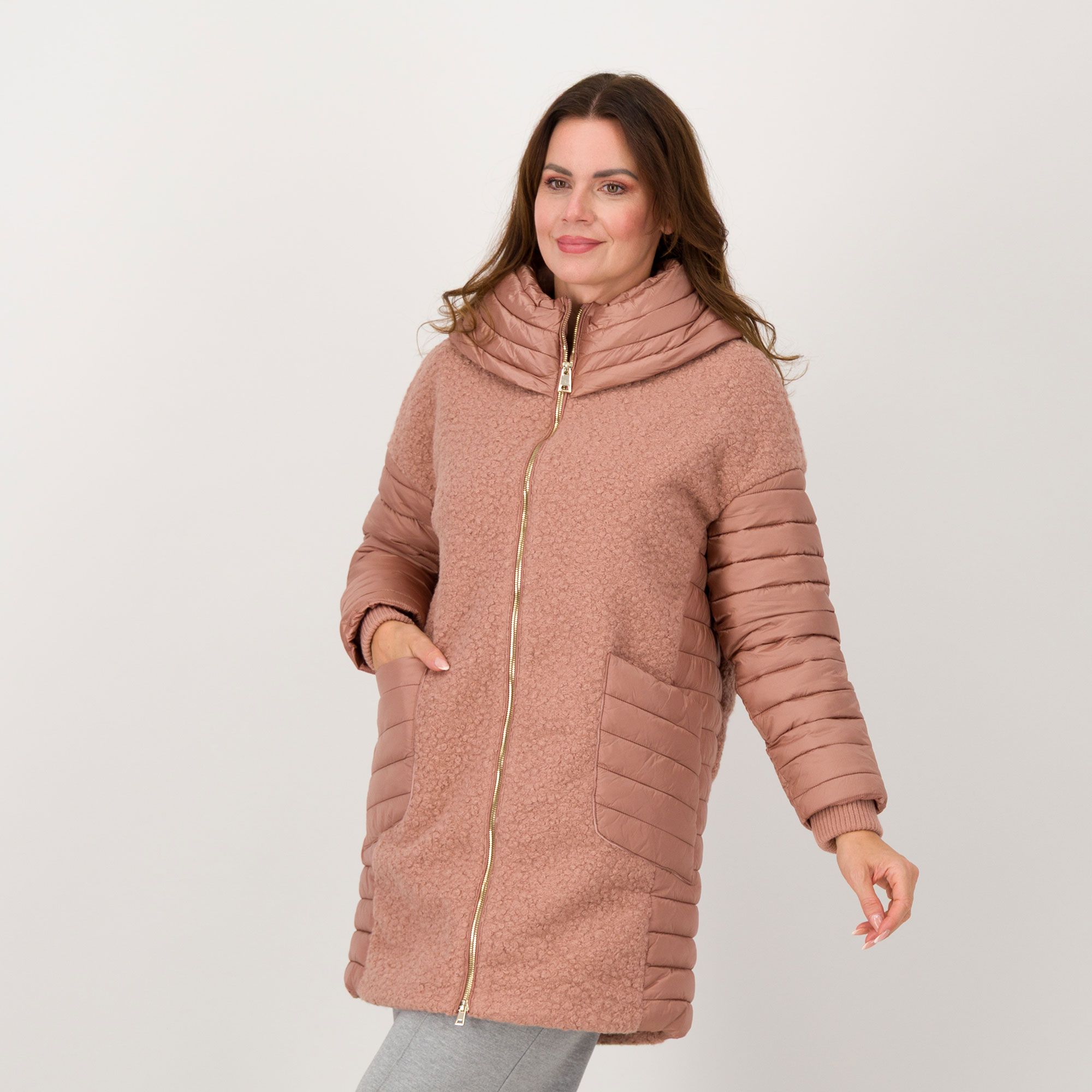 Neropale
Giaccone teddy
con inserti imbottiti