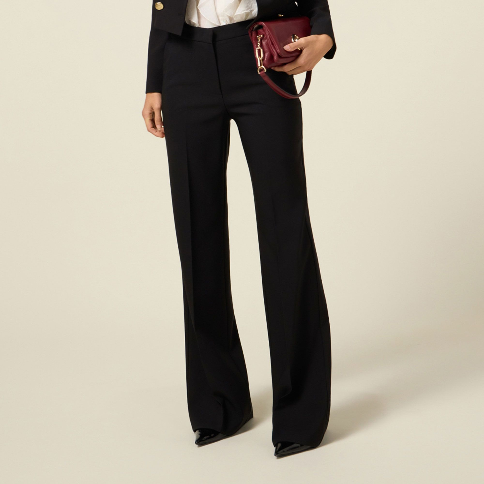 Oltre
Pantaloni a zampa
con vita alta