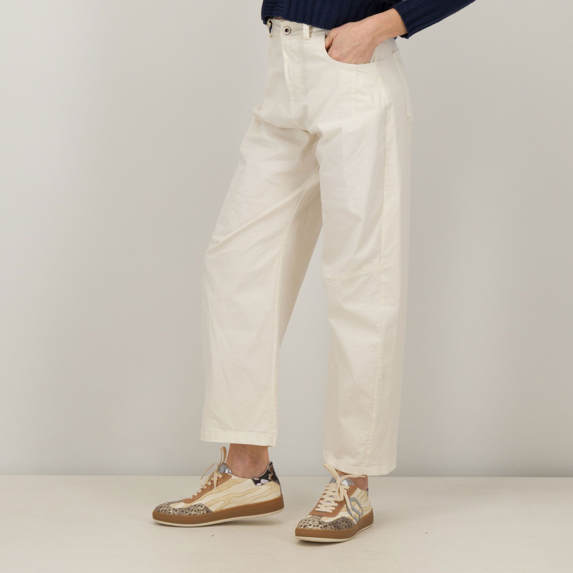 Enjoy
Pantaloni casual
con pinces e tasche