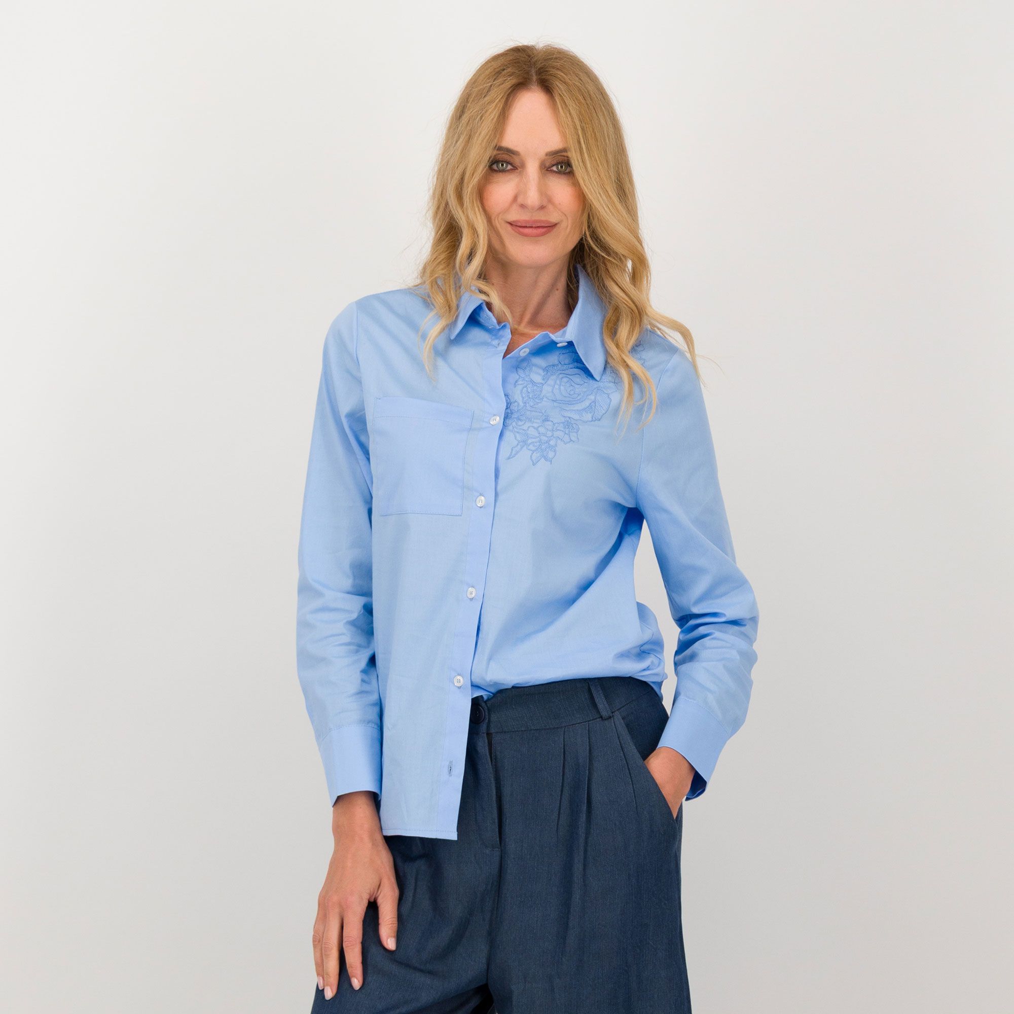 Mood Atelier
Camicia in cotone
a manica lunga
con ricamo