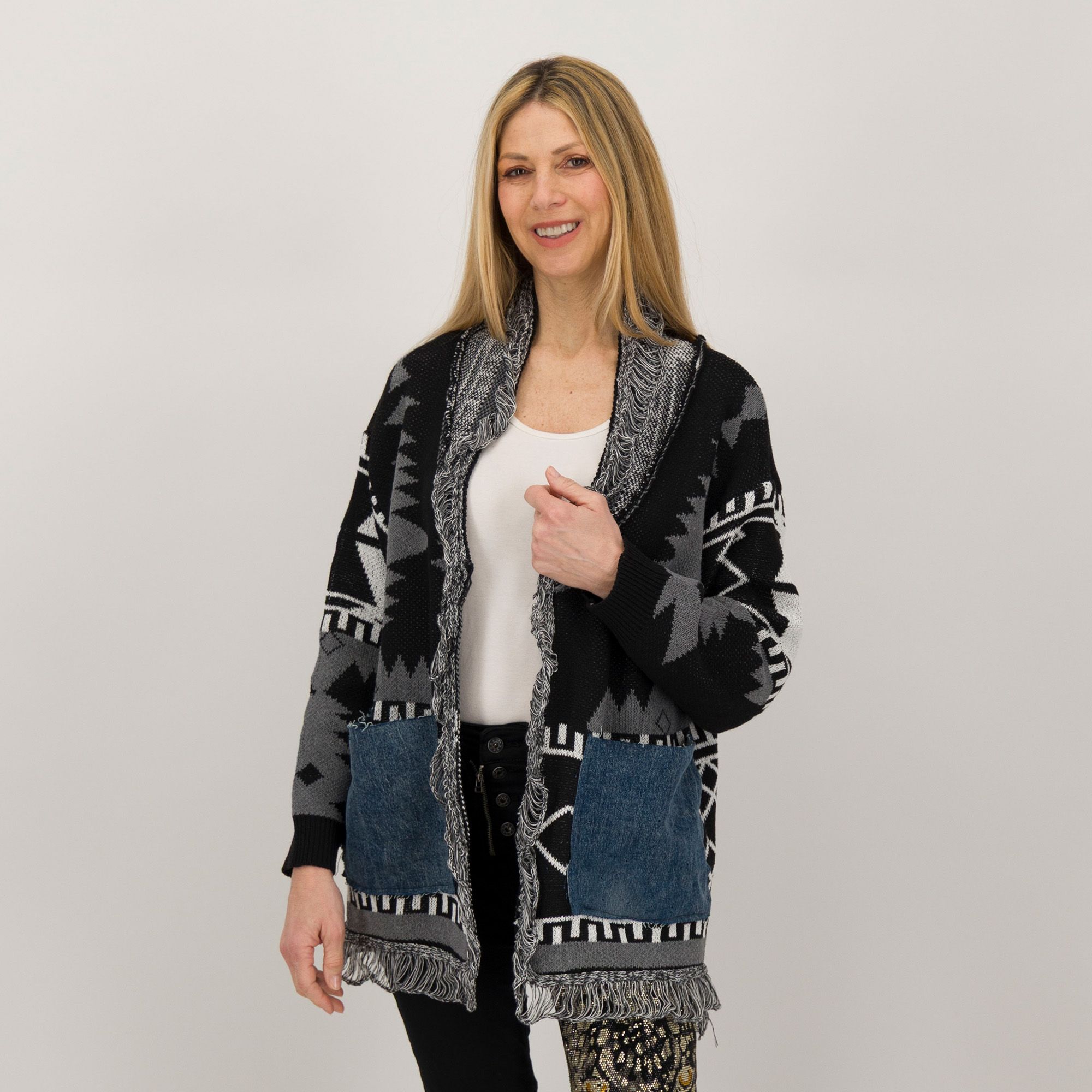 Stefano Ghilardi
Maglione con fantasia
geometrica e tasche
in jeans