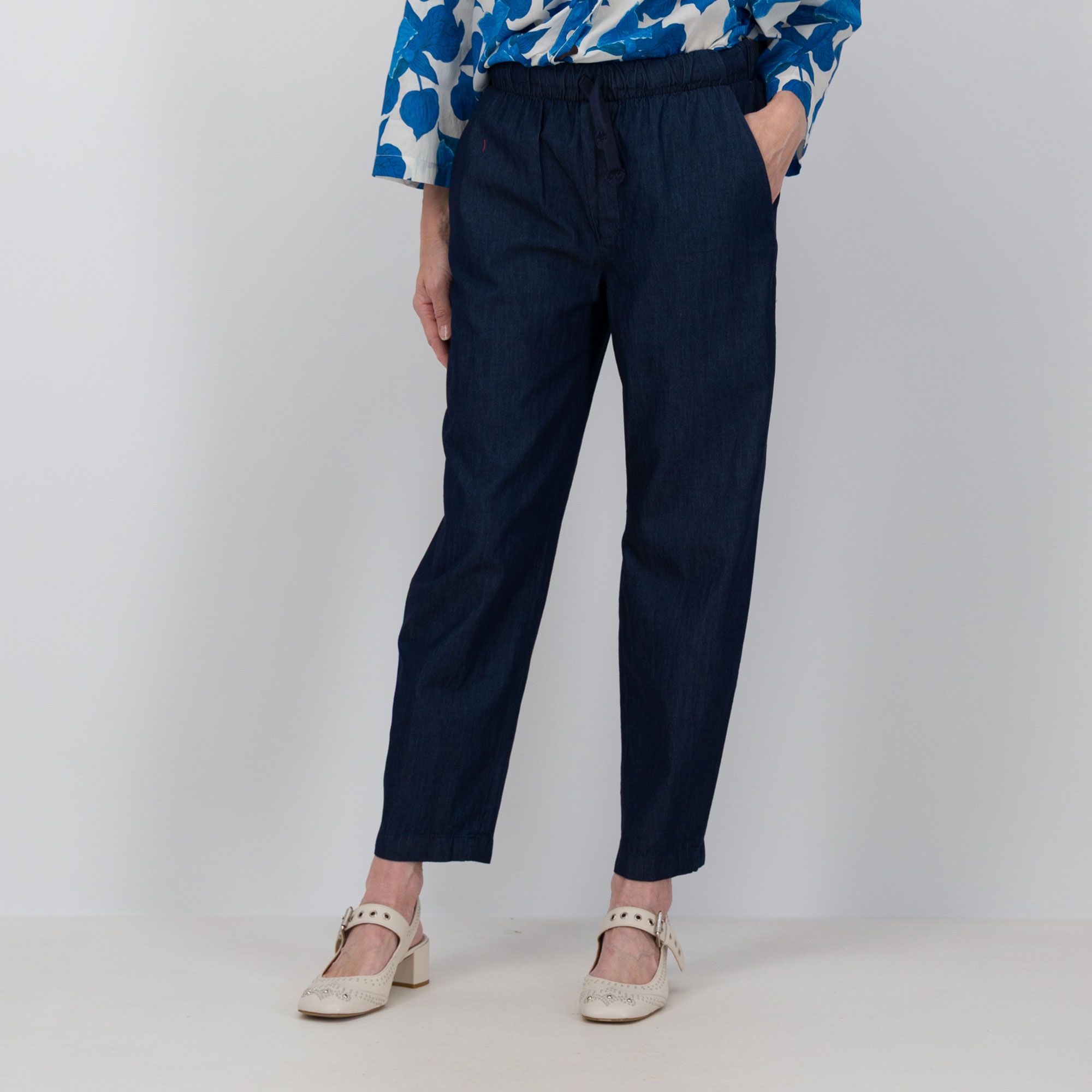 Lucrezia Sciortino
Pantaloni balloon
in chambray con
tasche